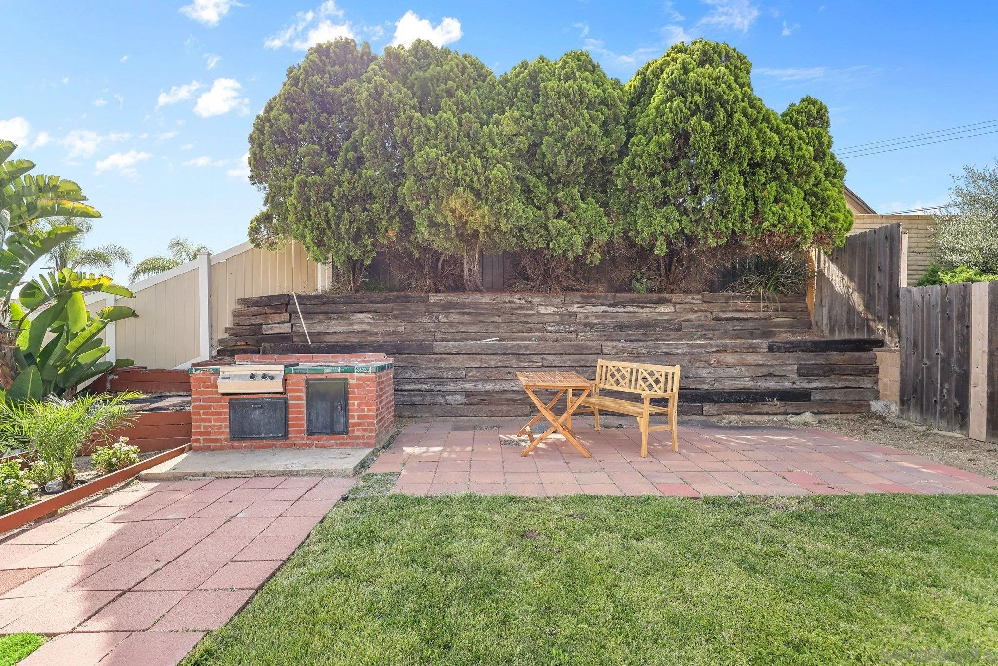 https://cdn.realtyfeed.com/cdn/127/260012372/f42c7a90e5fa4d7dbf603c516ccba3a0.webp