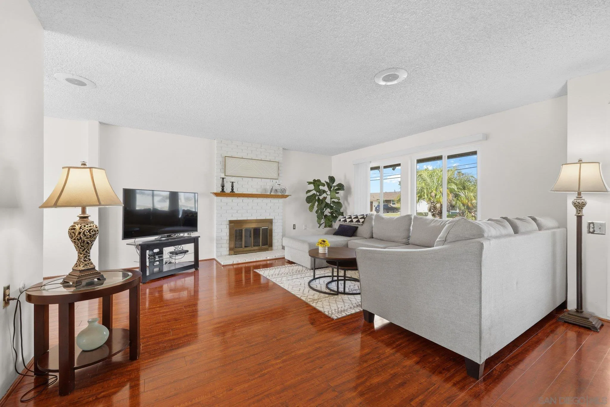 https://cdn.realtyfeed.com/cdn/127/260012372/f6a70577caf198f06280078dfd634ee5.webp