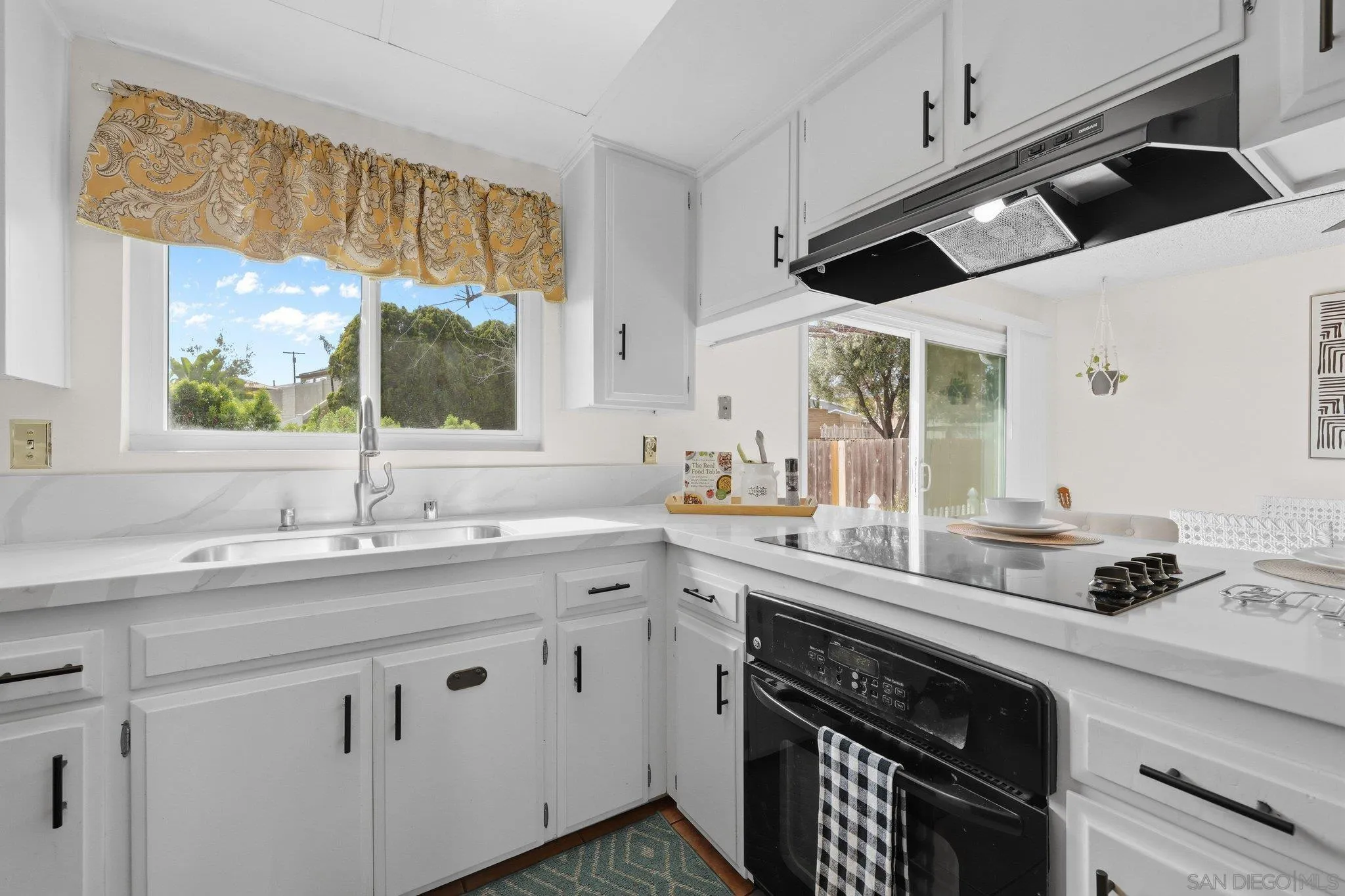 https://cdn.realtyfeed.com/cdn/127/260012372/f8006cbbb344b4e8361226505064cd4e.webp