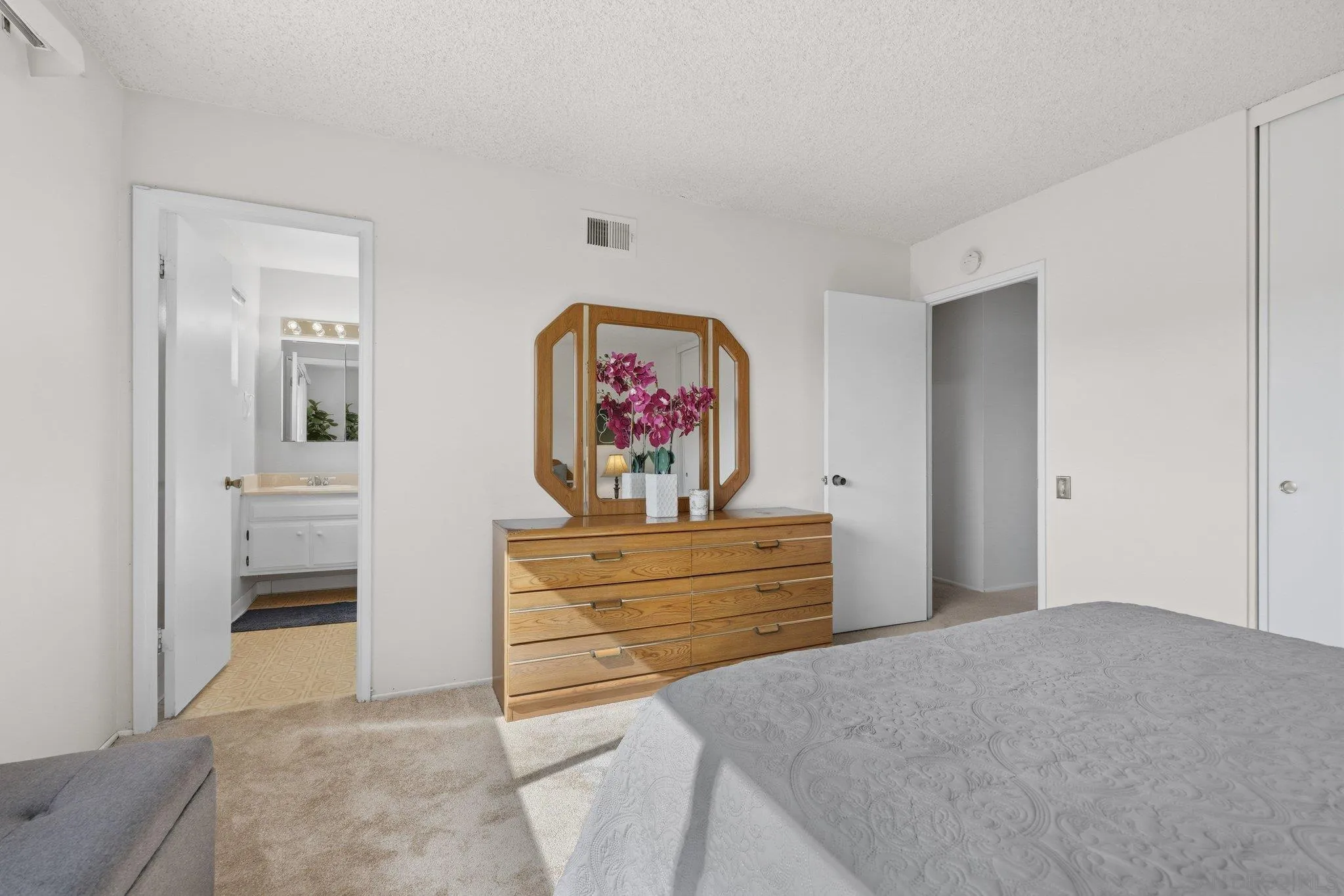 https://cdn.realtyfeed.com/cdn/127/260012372/fd47f4a275cea115a322ca23898ffd2e.webp