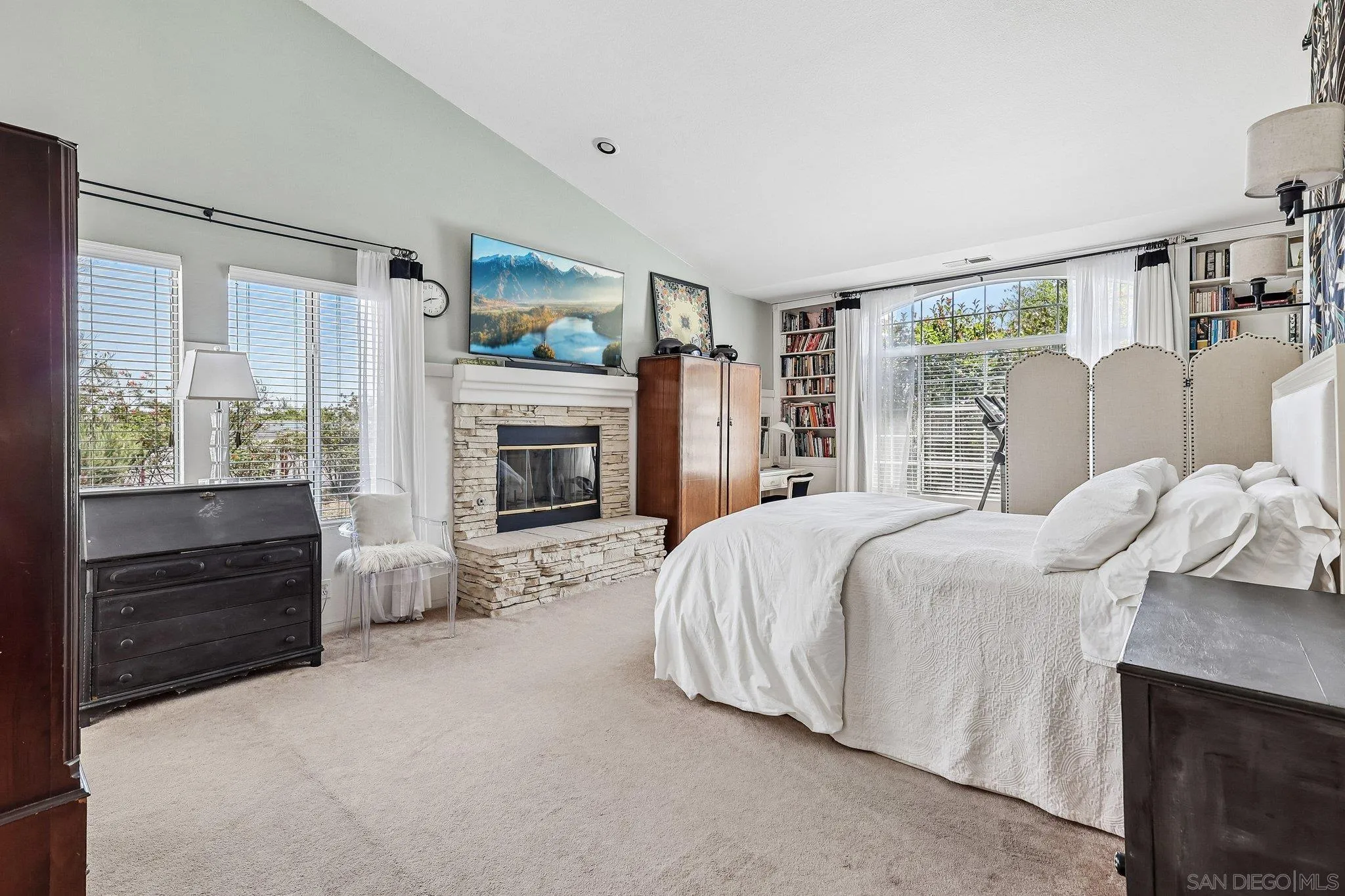 https://cdn.realtyfeed.com/cdn/127/260012373/05226204b222e455d5863f70d04b2a9b.webp