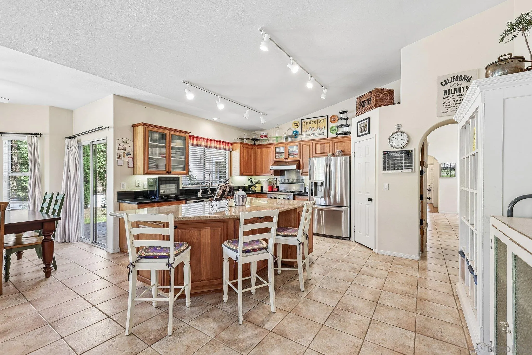 https://cdn.realtyfeed.com/cdn/127/260012373/09f6c419f4f22f4bb14f3d94608fdbe4.webp