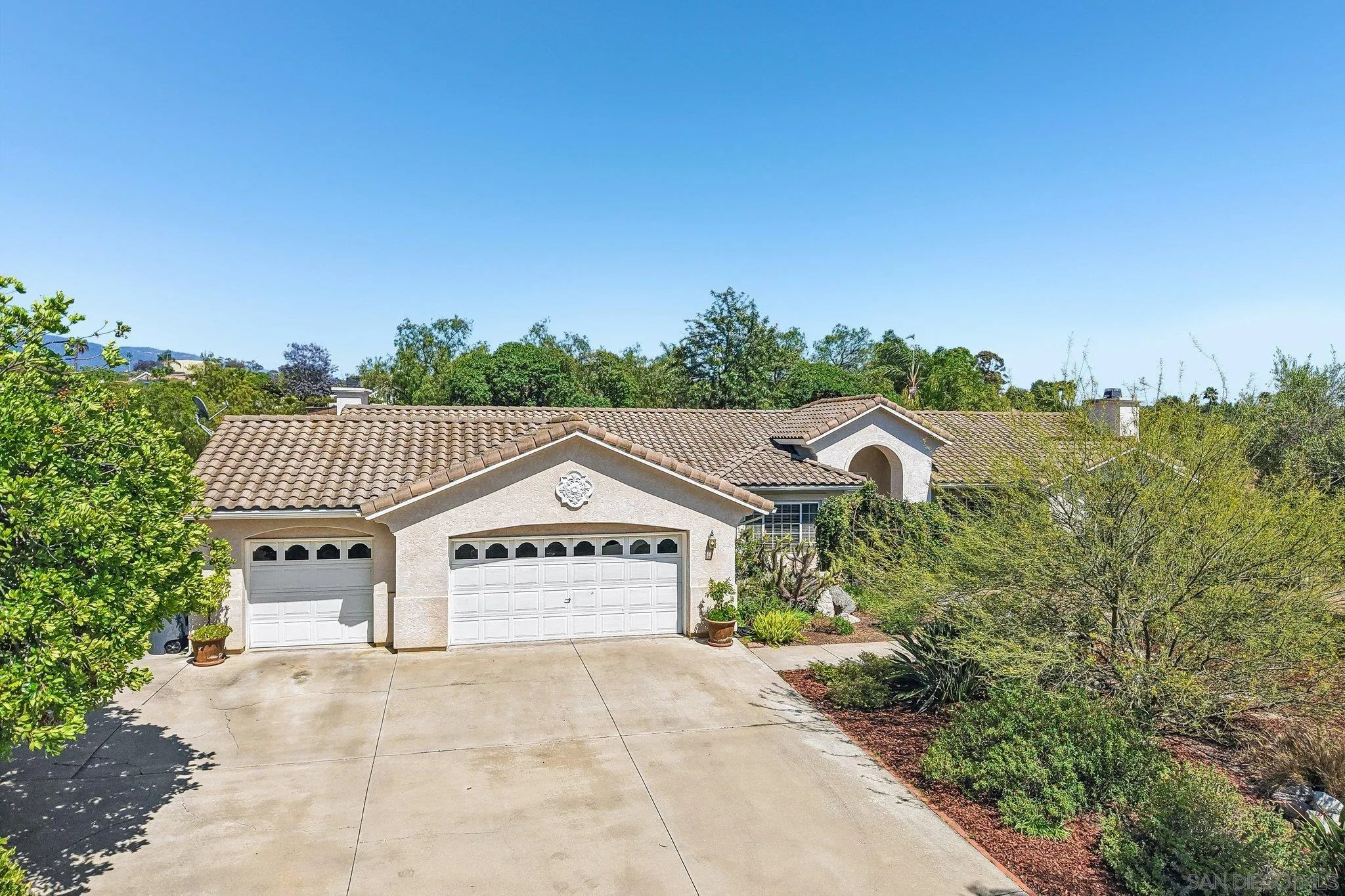https://cdn.realtyfeed.com/cdn/127/260012373/0d5a7d7e866fb922537e7336ae1f8379.webp