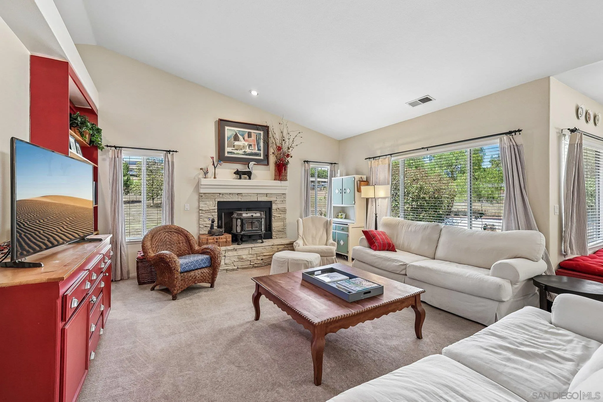 https://cdn.realtyfeed.com/cdn/127/260012373/1d25b7beb838aeeaf51f1b40e79e14f0.webp