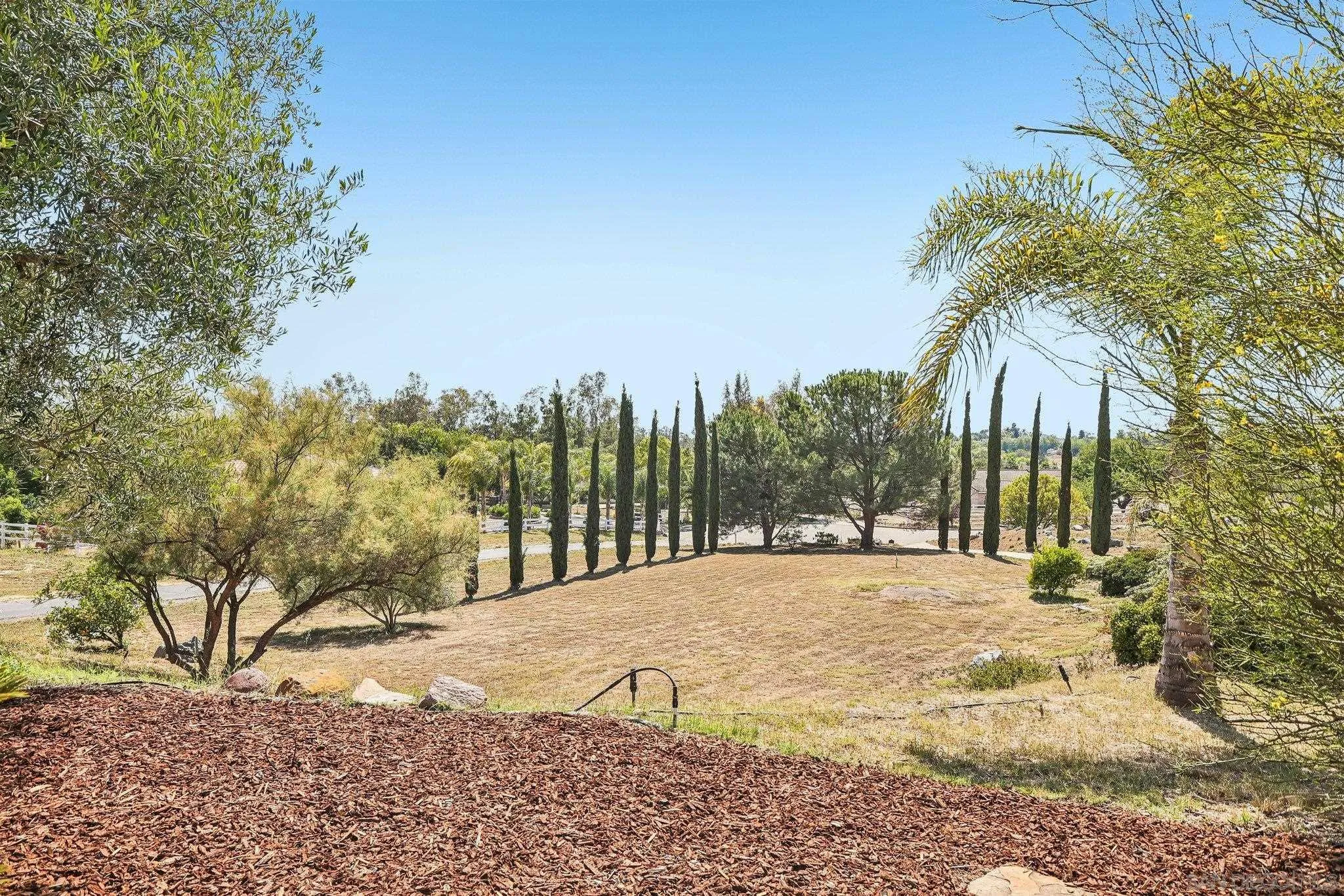 https://cdn.realtyfeed.com/cdn/127/260012373/1fd7f95d35a4c8667ab293ce55ca643c.webp