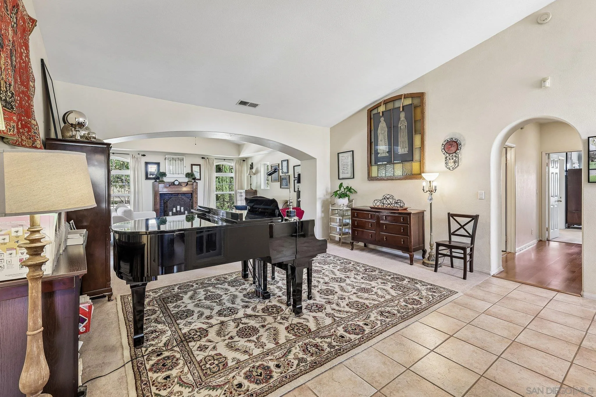 https://cdn.realtyfeed.com/cdn/127/260012373/39577df3fe5ac71f512caab33600e8a5.webp