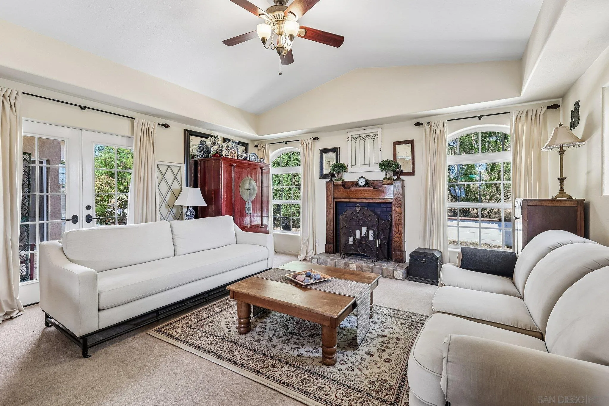 https://cdn.realtyfeed.com/cdn/127/260012373/4cf7fb71438fc9d75c97da30dbe2d710.webp