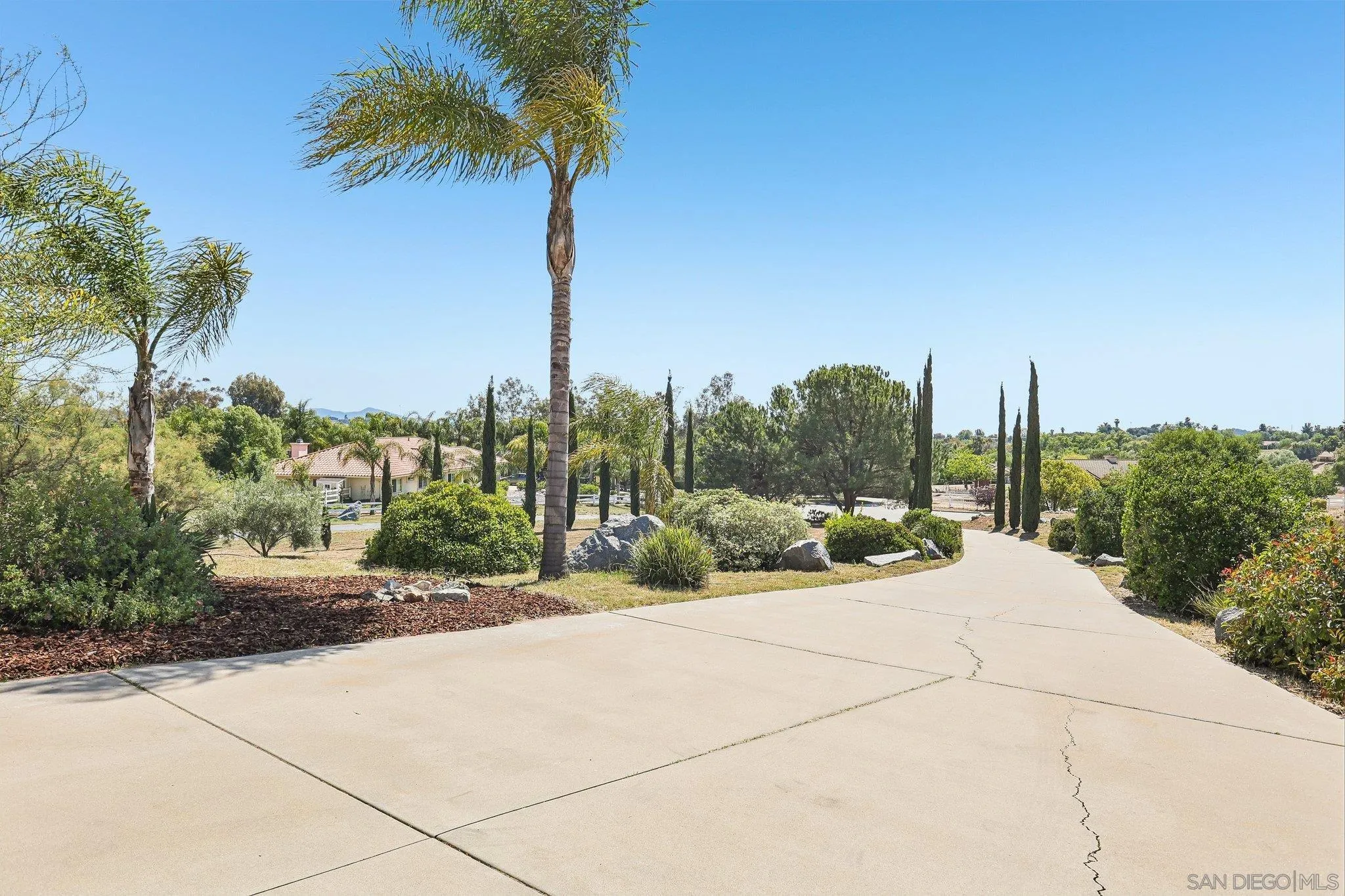https://cdn.realtyfeed.com/cdn/127/260012373/9874efb3ae133bfb8658865350749f82.webp