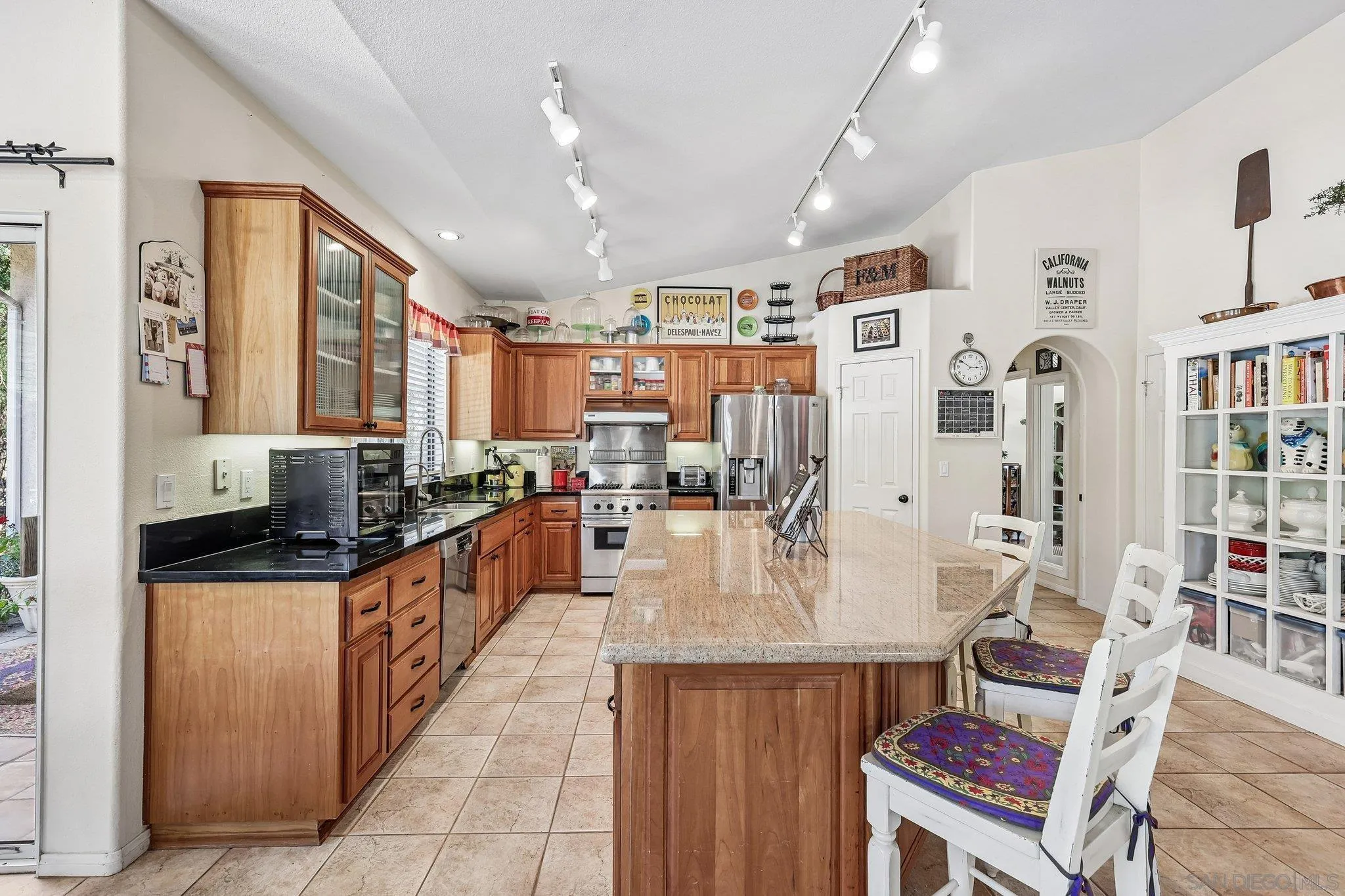 https://cdn.realtyfeed.com/cdn/127/260012373/996bfb28e488c1125969330287bd3310.webp