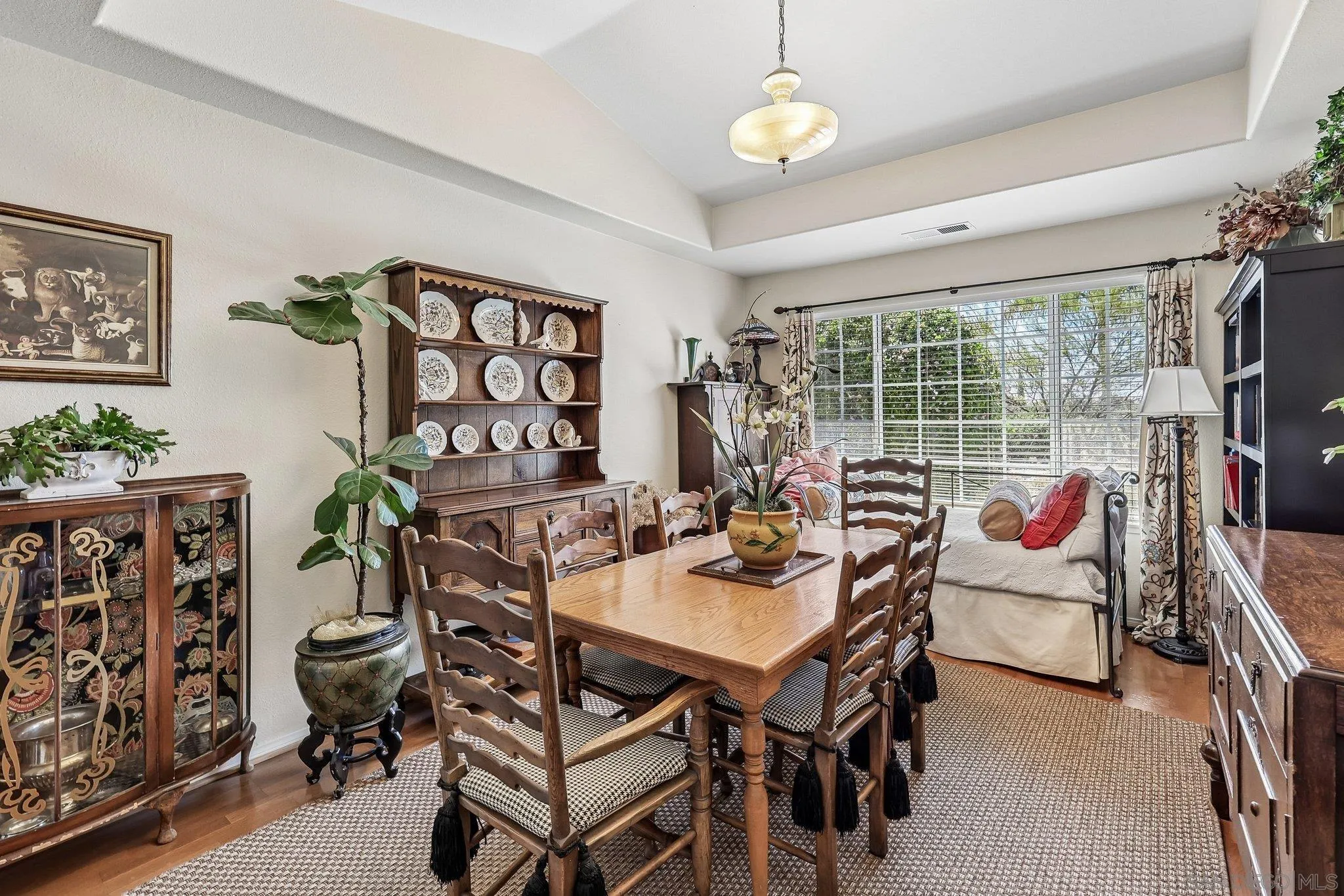https://cdn.realtyfeed.com/cdn/127/260012373/9dbe685ac7b359d980f81d706ae45f60.webp