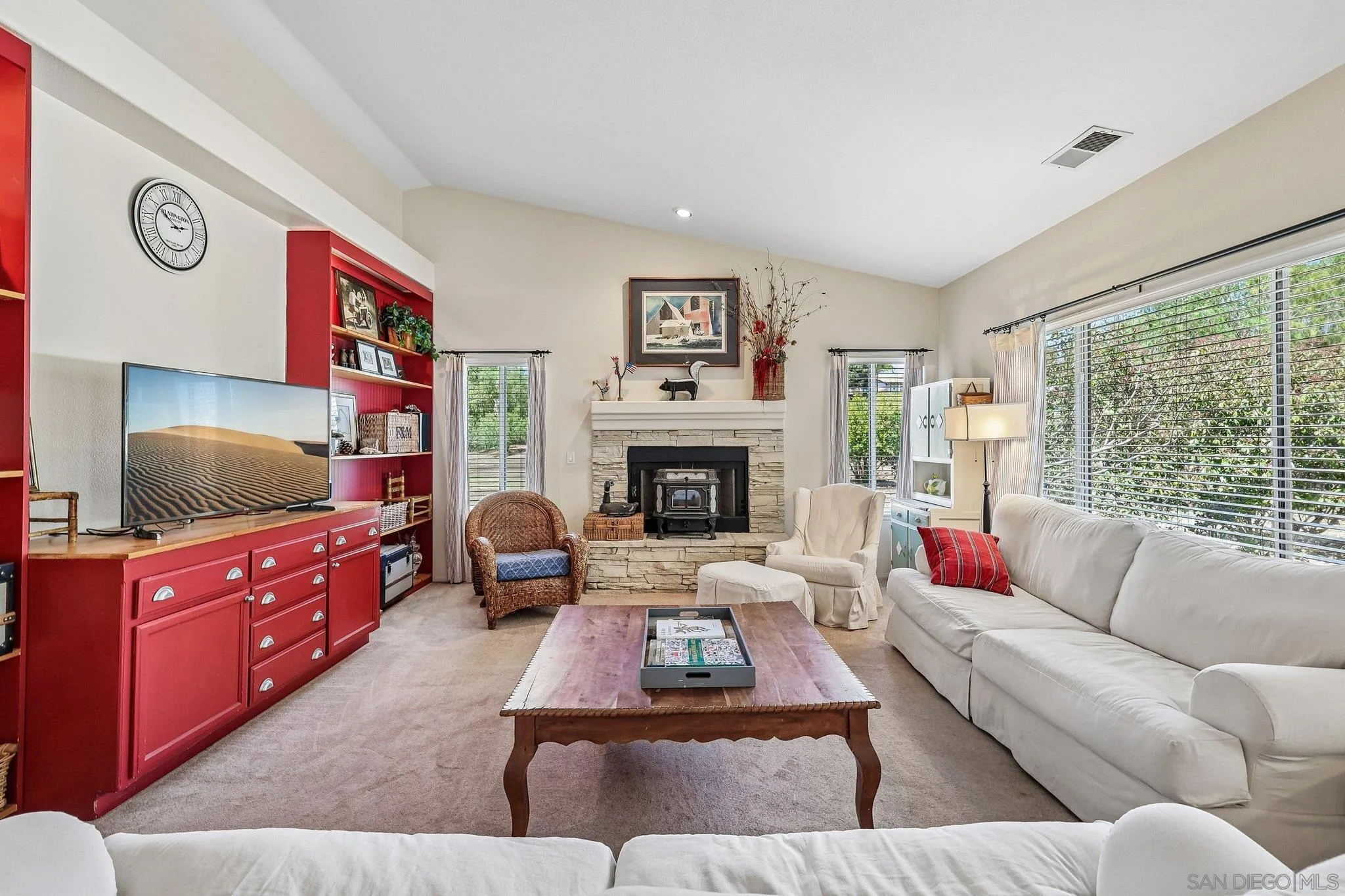 https://cdn.realtyfeed.com/cdn/127/260012373/a6a37d4574393a5bc467edf29857963f.webp