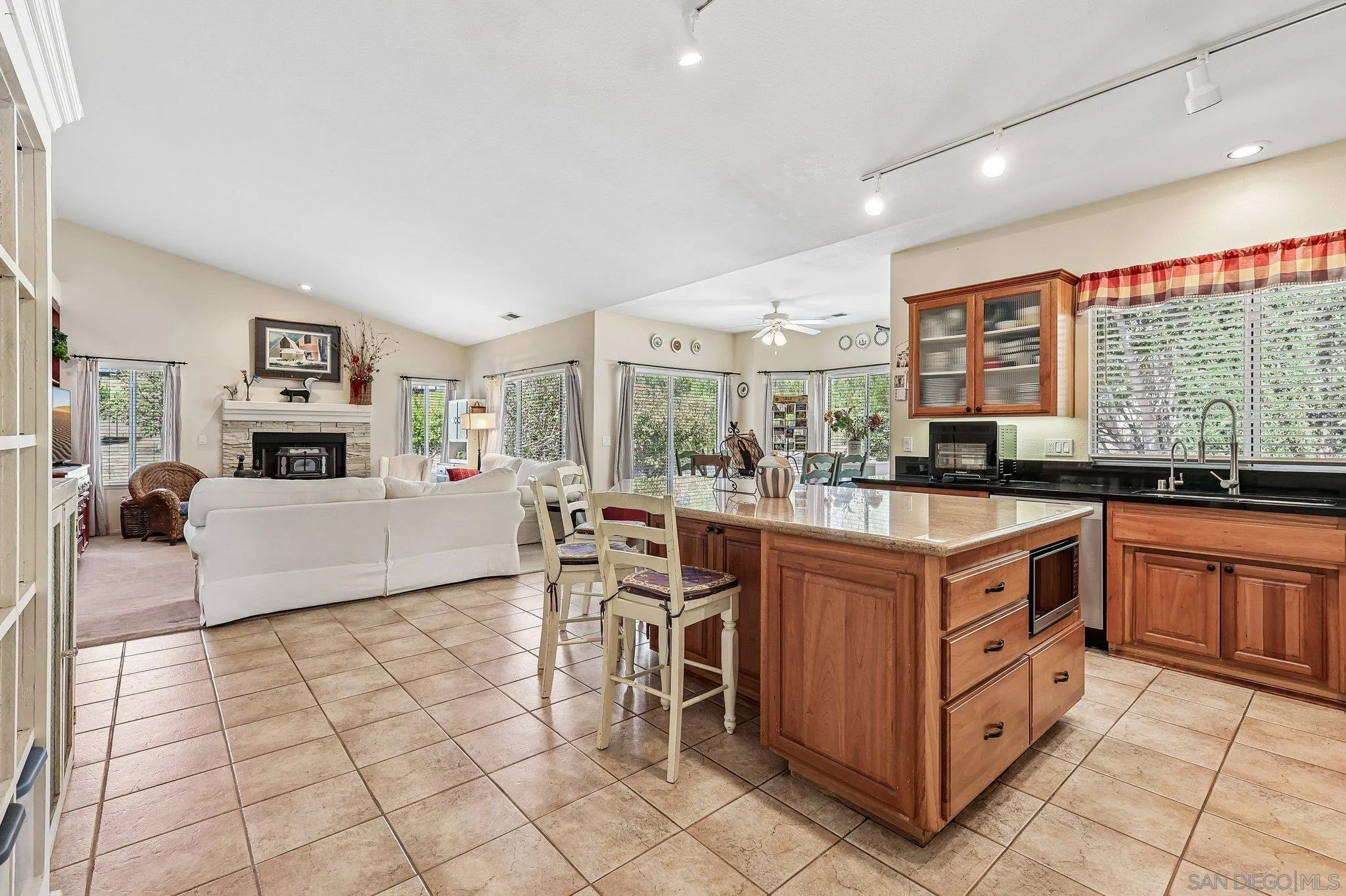 https://cdn.realtyfeed.com/cdn/127/260012373/eca48d53530582f43f50f70c2fa489d0.webp