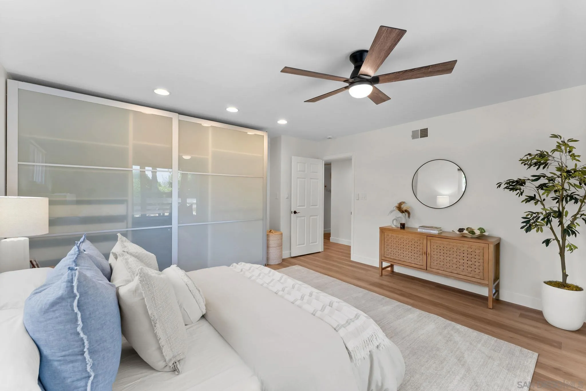 https://cdn.realtyfeed.com/cdn/127/260012378/05046f7e77aed0c1515793b0de4f0f37.webp