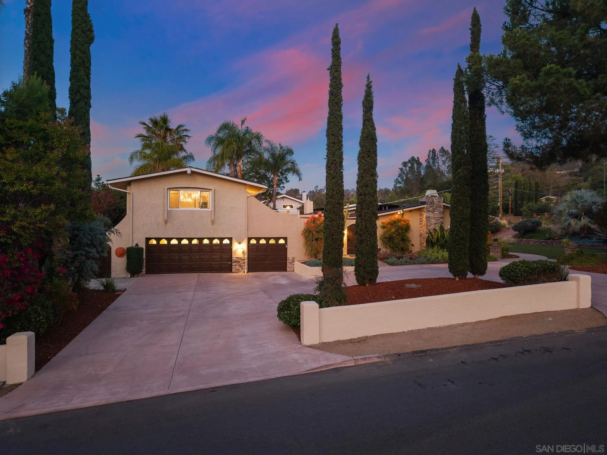 https://cdn.realtyfeed.com/cdn/127/260012378/2d55d2b193ab606096ea918c0b054e8b.webp