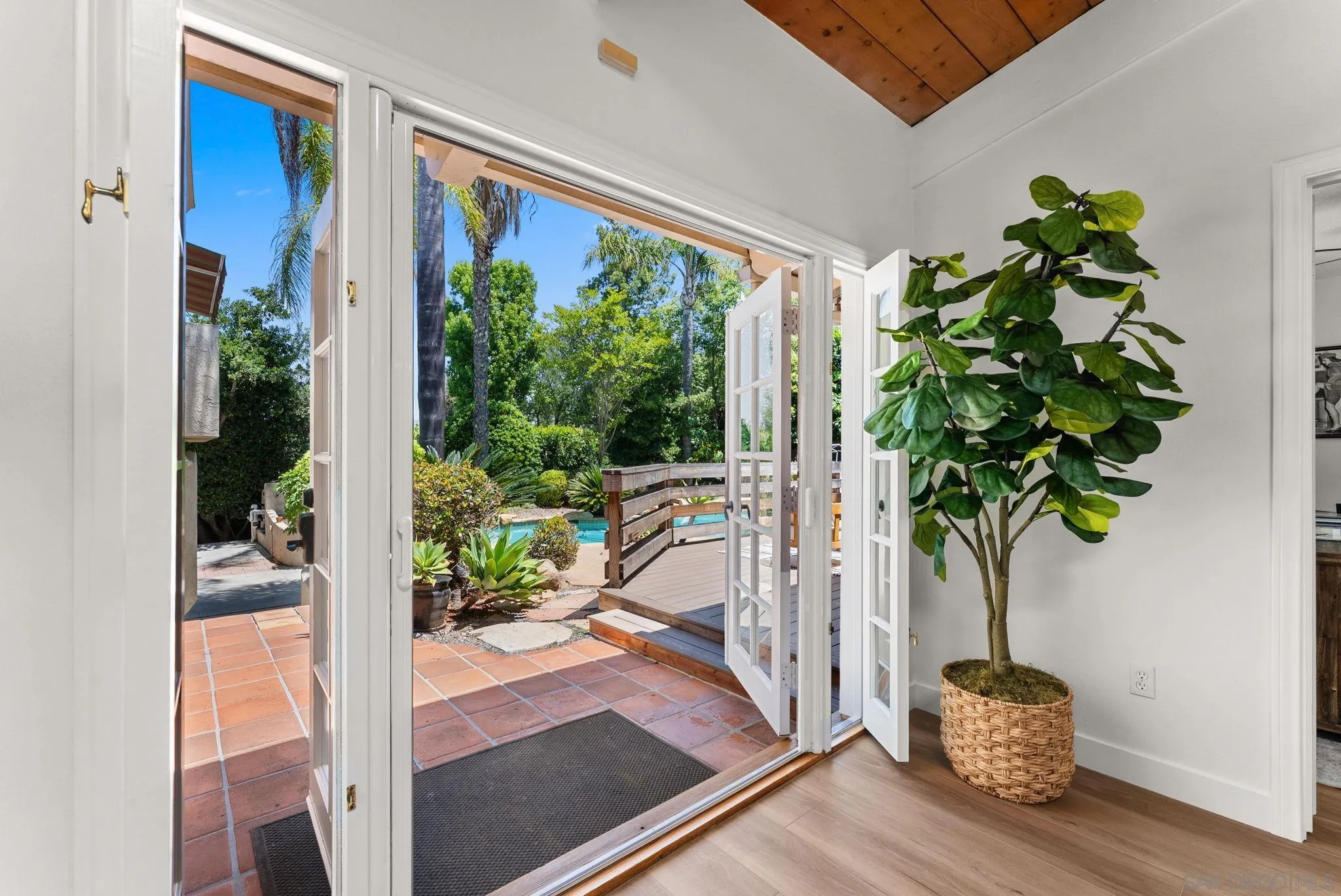 https://cdn.realtyfeed.com/cdn/127/260012378/c535d9772071c0731224150e44fb4231.webp