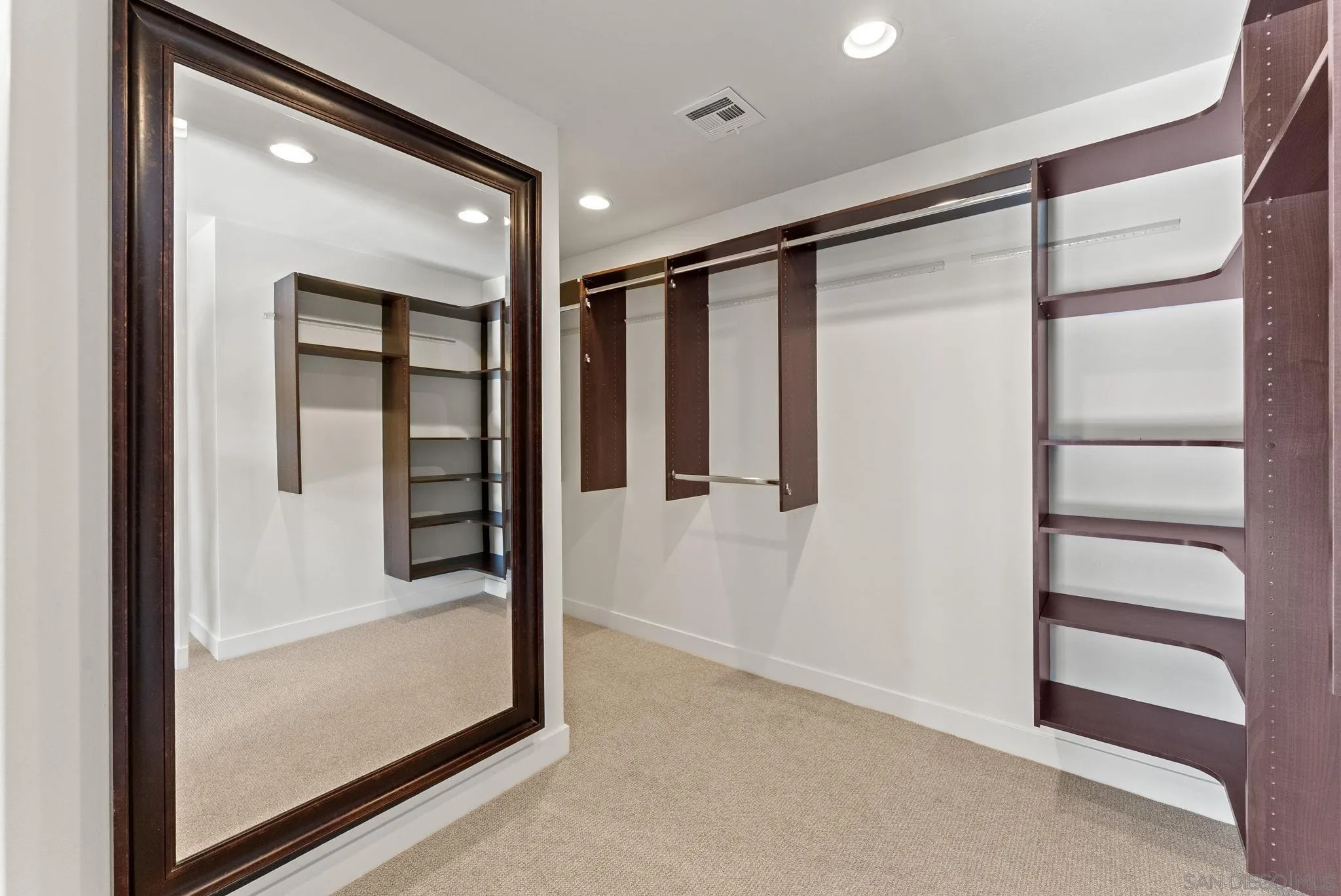 https://cdn.realtyfeed.com/cdn/127/260012378/d53525b177805856ad763bb501c2dc98.webp