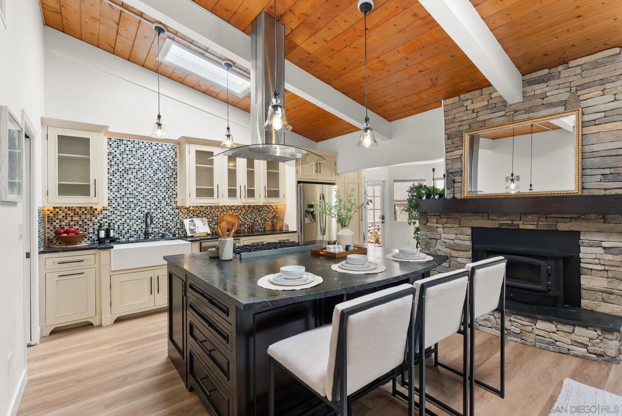 https://cdn.realtyfeed.com/cdn/127/260012378/f581e464bccdc68c7681b652a5b093f0.webp