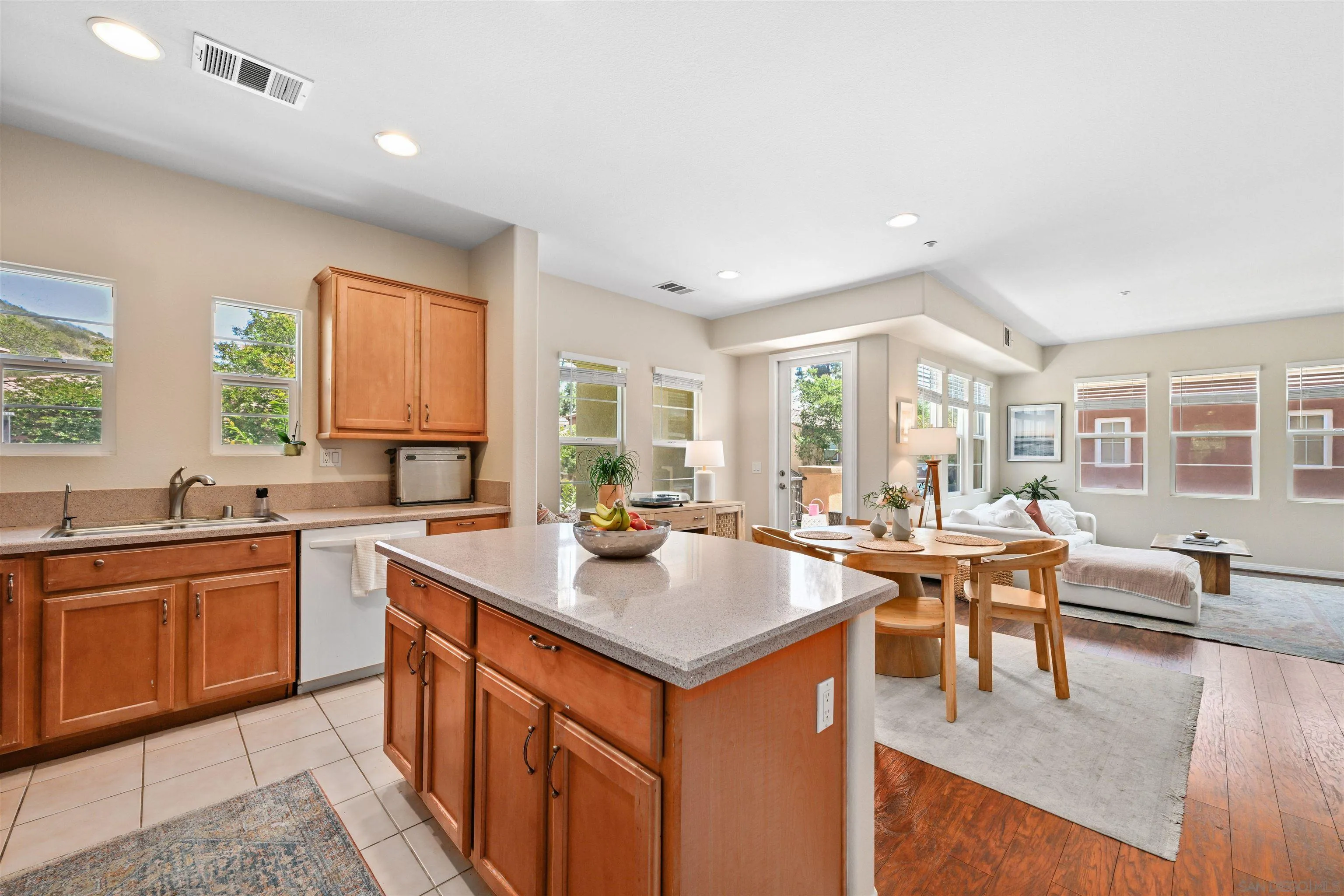 Photo #8: 260012379 Listing: Photo #8