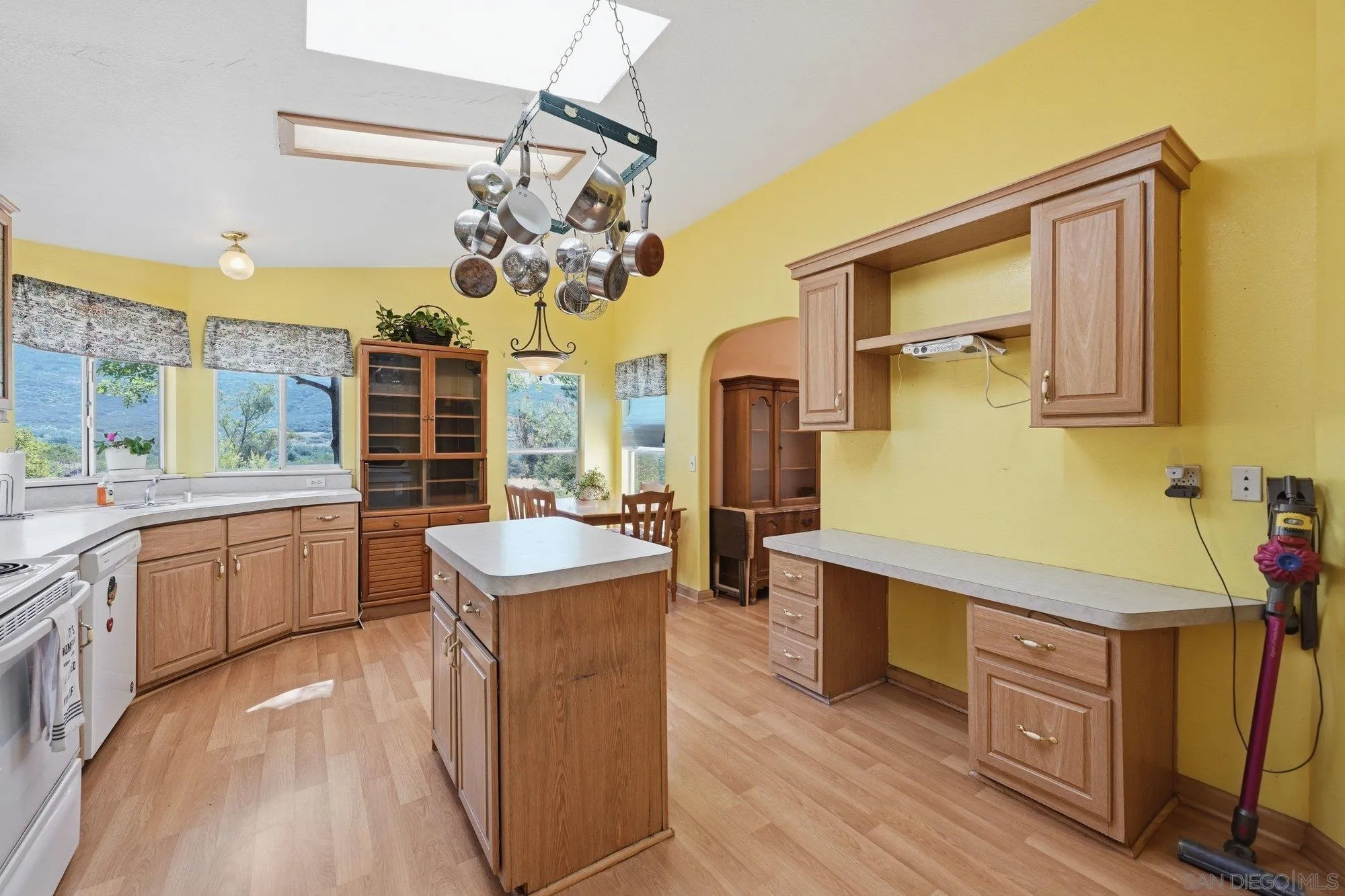 https://cdn.realtyfeed.com/cdn/127/260012388/1ad2d2168c9efef35c1db9c89fd000ec.webp