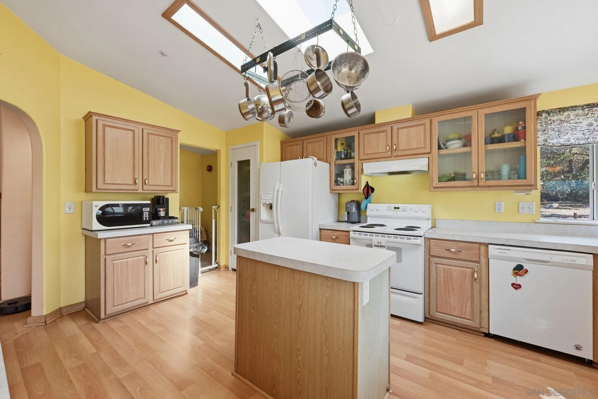 https://cdn.realtyfeed.com/cdn/127/260012388/5c746a88f5d141df65f771b10bcad71e.webp