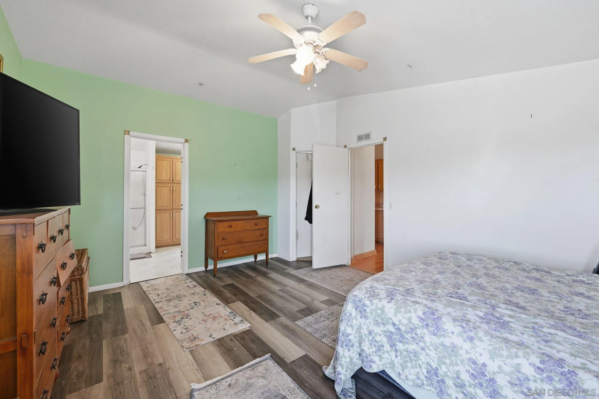 https://cdn.realtyfeed.com/cdn/127/260012388/83650ec3448175ff5cd4564ab953c064.webp