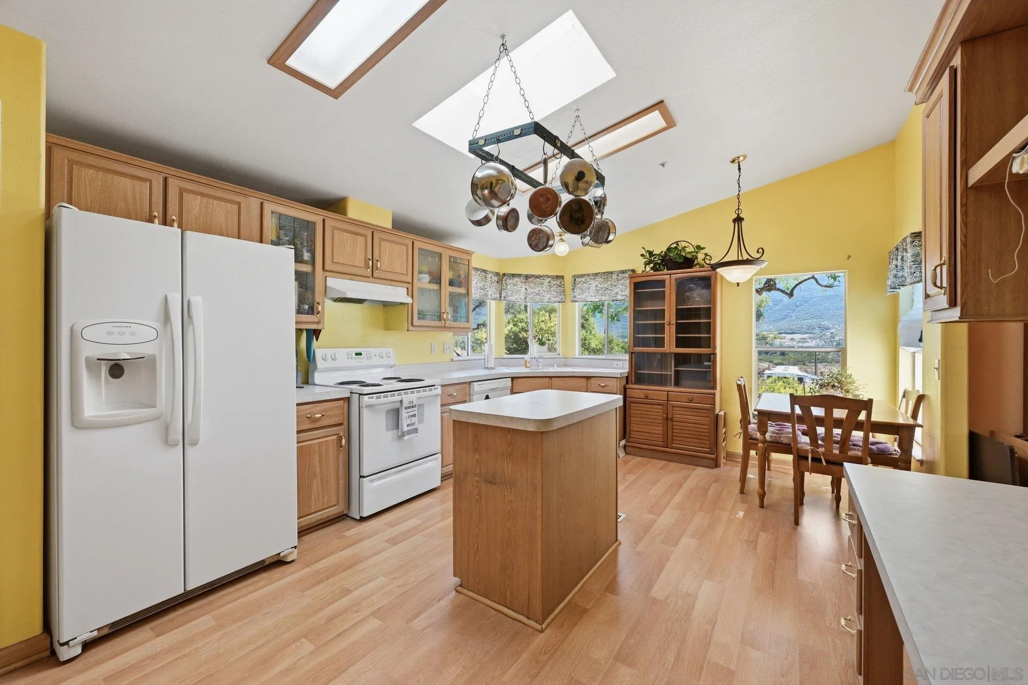 https://cdn.realtyfeed.com/cdn/127/260012388/8ff6059cc734e30daee1d0770341a637.webp