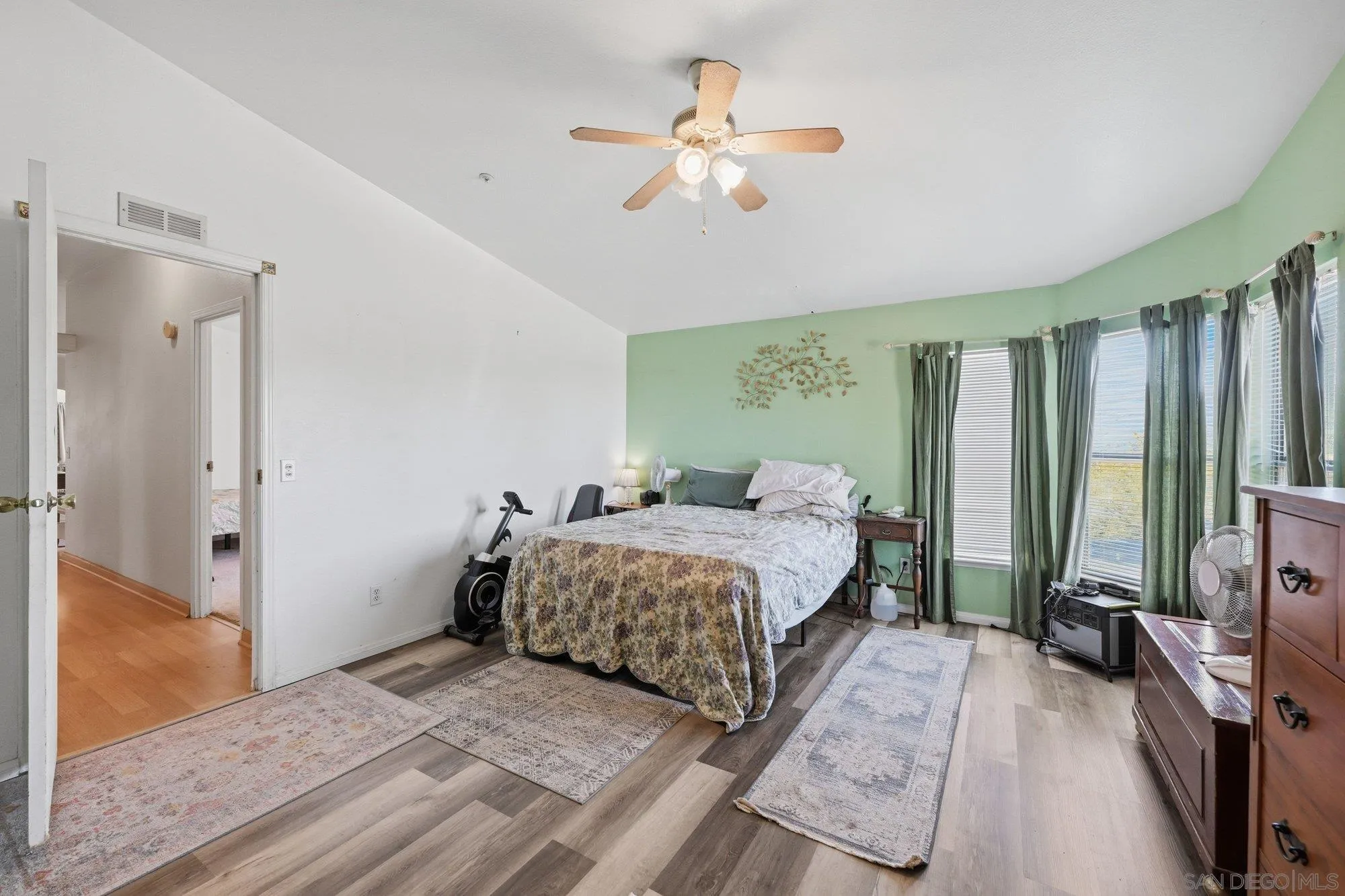 https://cdn.realtyfeed.com/cdn/127/260012388/da38d596037ace6e562d122a93d8a23d.webp