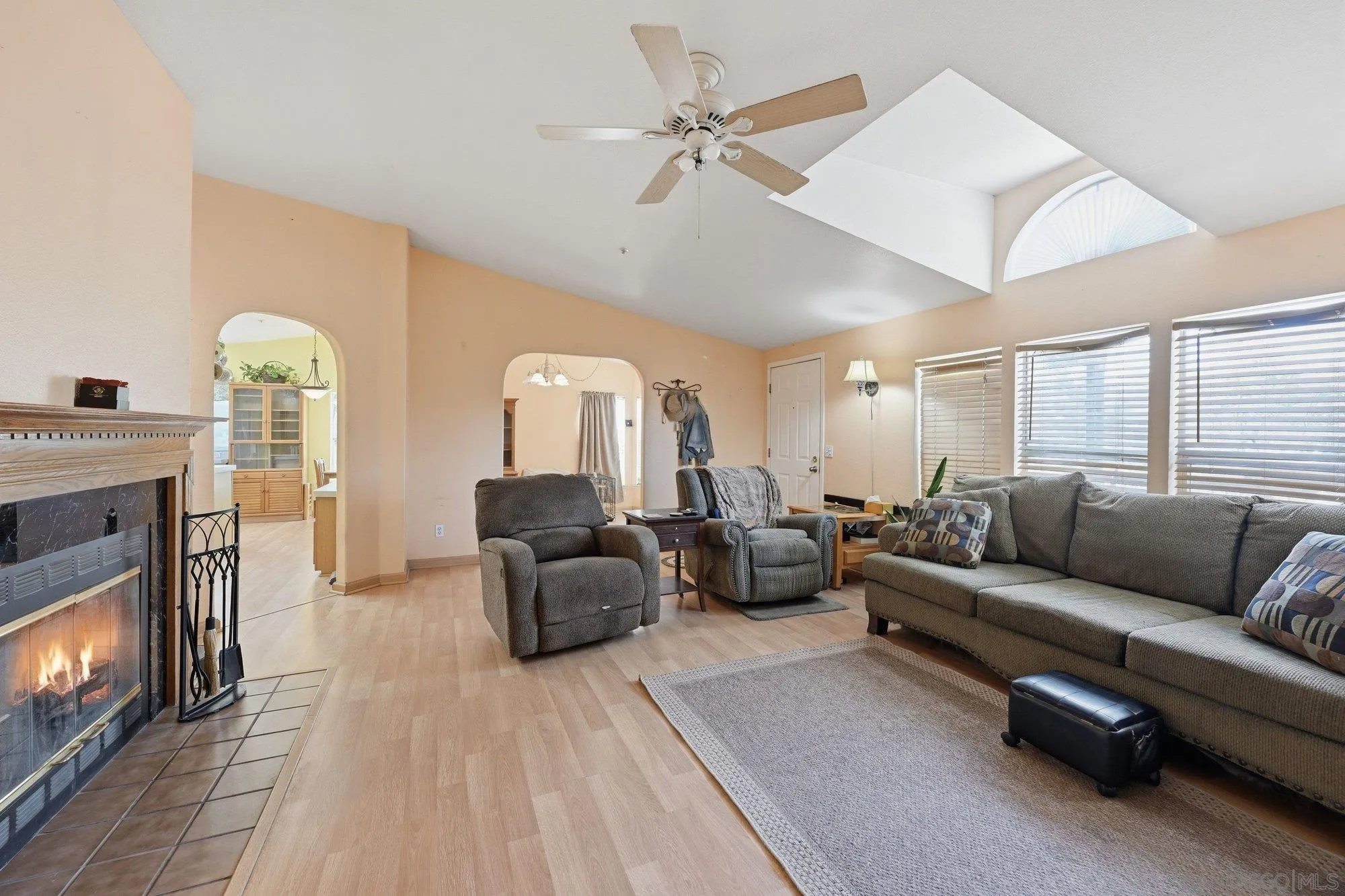 https://cdn.realtyfeed.com/cdn/127/260012388/e654e9be828a586739e9a0e77afcc7f4.webp