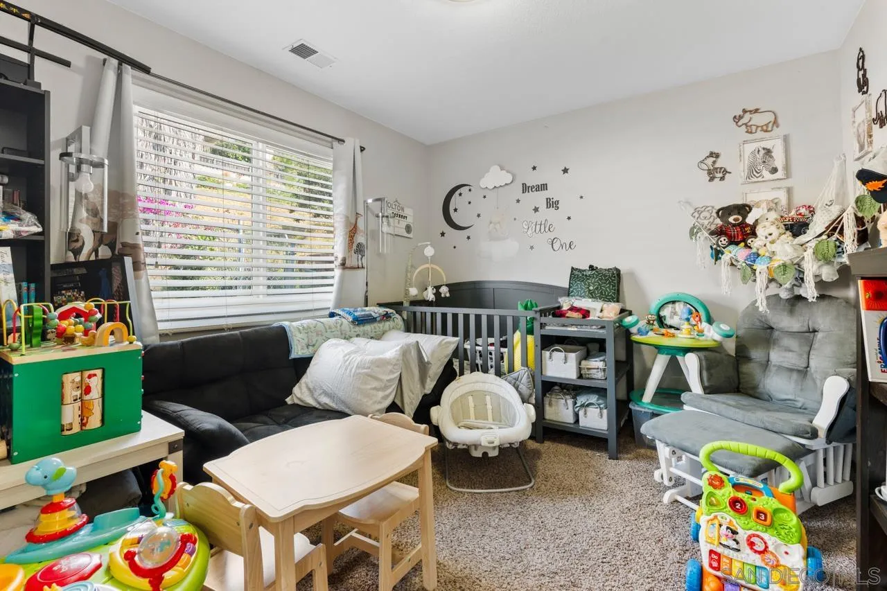 https://cdn.realtyfeed.com/cdn/127/260012398/12ea6aacbbd34eba86f7f255b693a868.webp