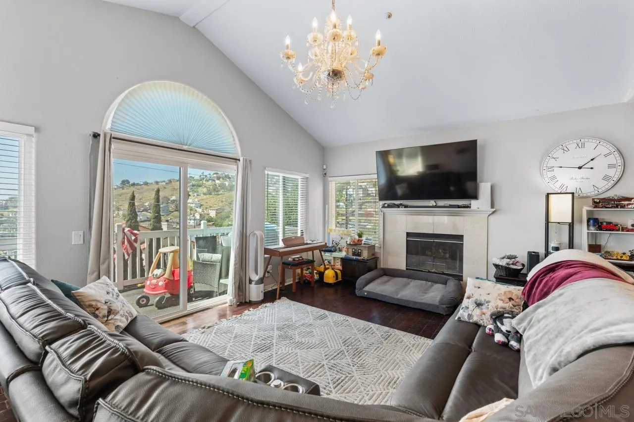 https://cdn.realtyfeed.com/cdn/127/260012398/623bc3a88cf6384fdccaef4422f362f6.webp