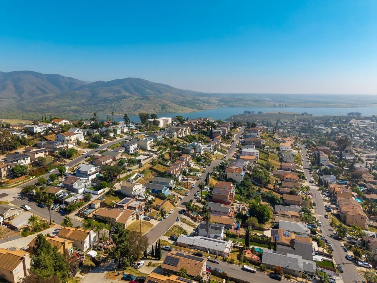 https://cdn.realtyfeed.com/cdn/127/260012398/77e436a23d0e54bb2aae9138827f54d8.webp