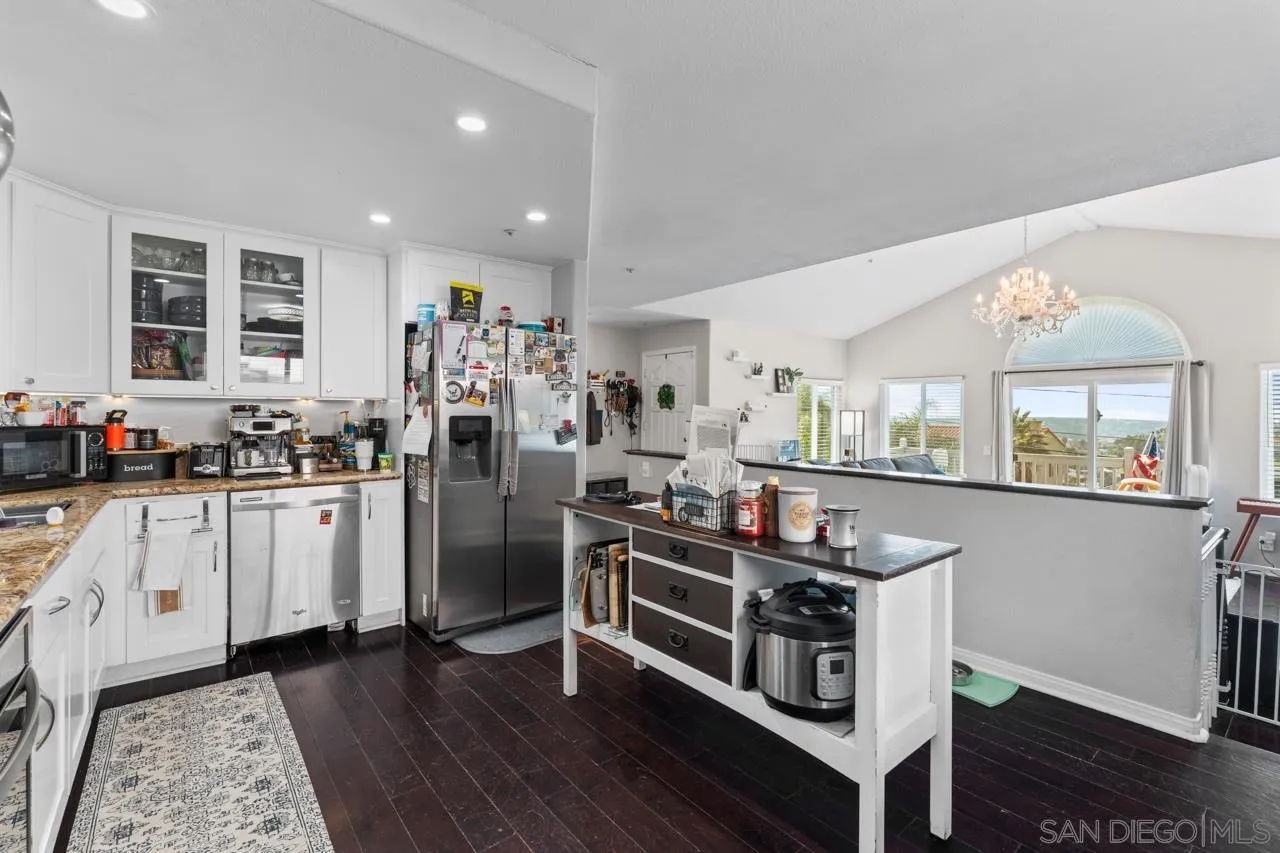 https://cdn.realtyfeed.com/cdn/127/260012398/a1f1e677f8be81824bf1f83ba78be34f.webp