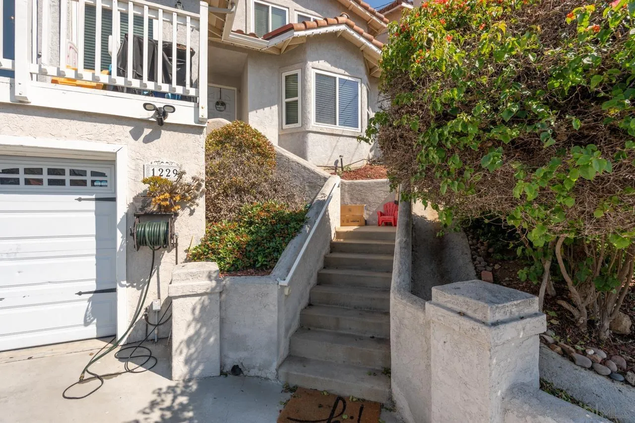 https://cdn.realtyfeed.com/cdn/127/260012398/b83099b78d23344c0bd969d46cdb5630.webp