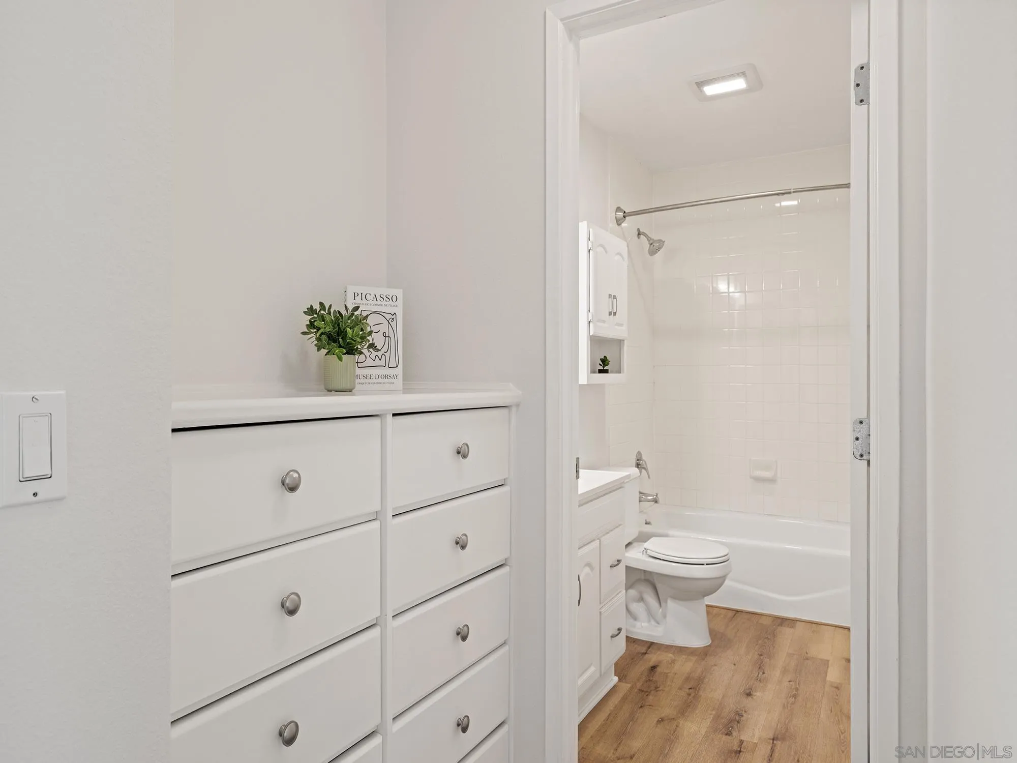 Photo #17: 260012399 Listing: Photo #17