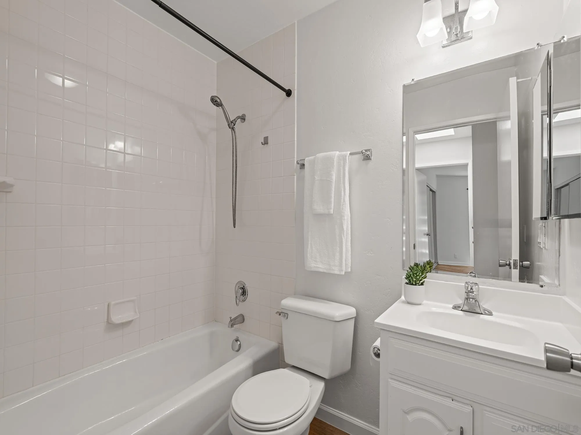 Photo #13: 260012399 Listing: Photo #13
