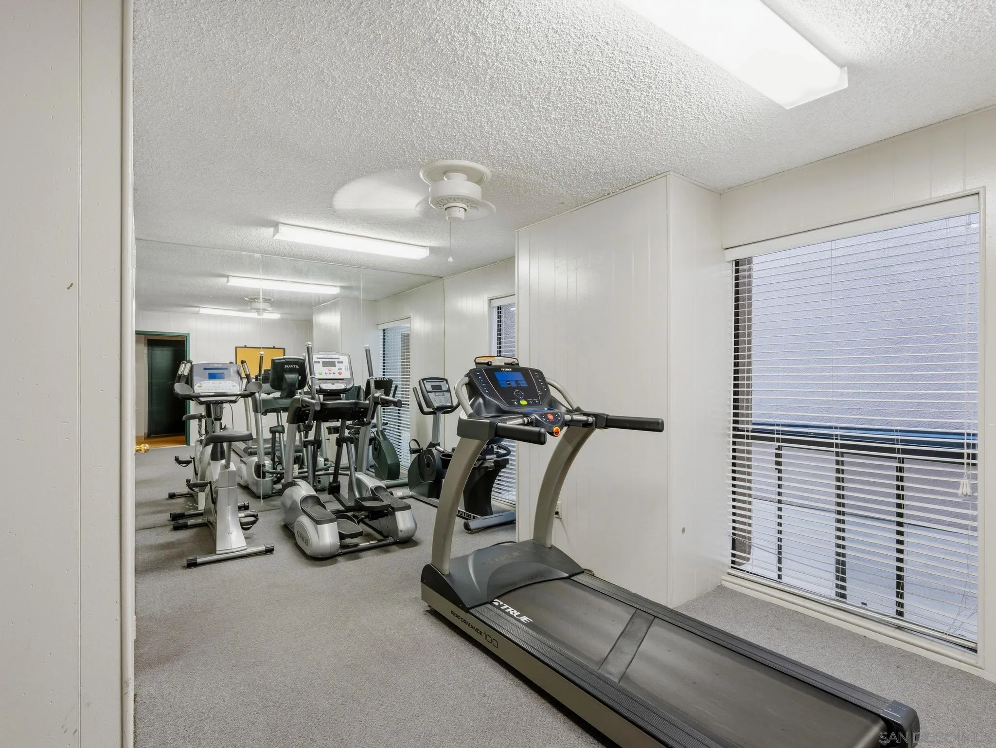 https://cdn.realtyfeed.com/cdn/127/260012403/8fe5958787a6f0ed11b120e336f752cb.webp
