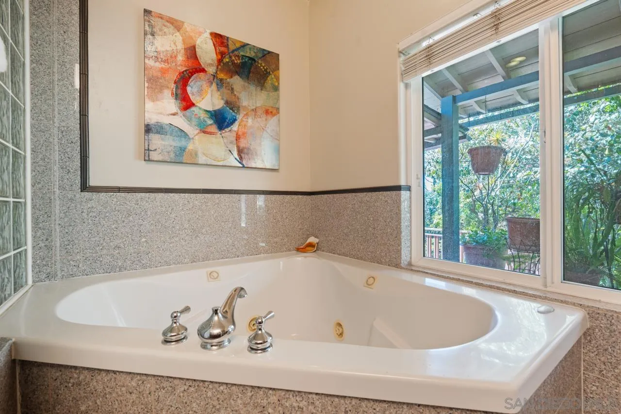 https://cdn.realtyfeed.com/cdn/127/260012406/0e73a0ea49ae6e72102f7f388afaf1b8.webp
