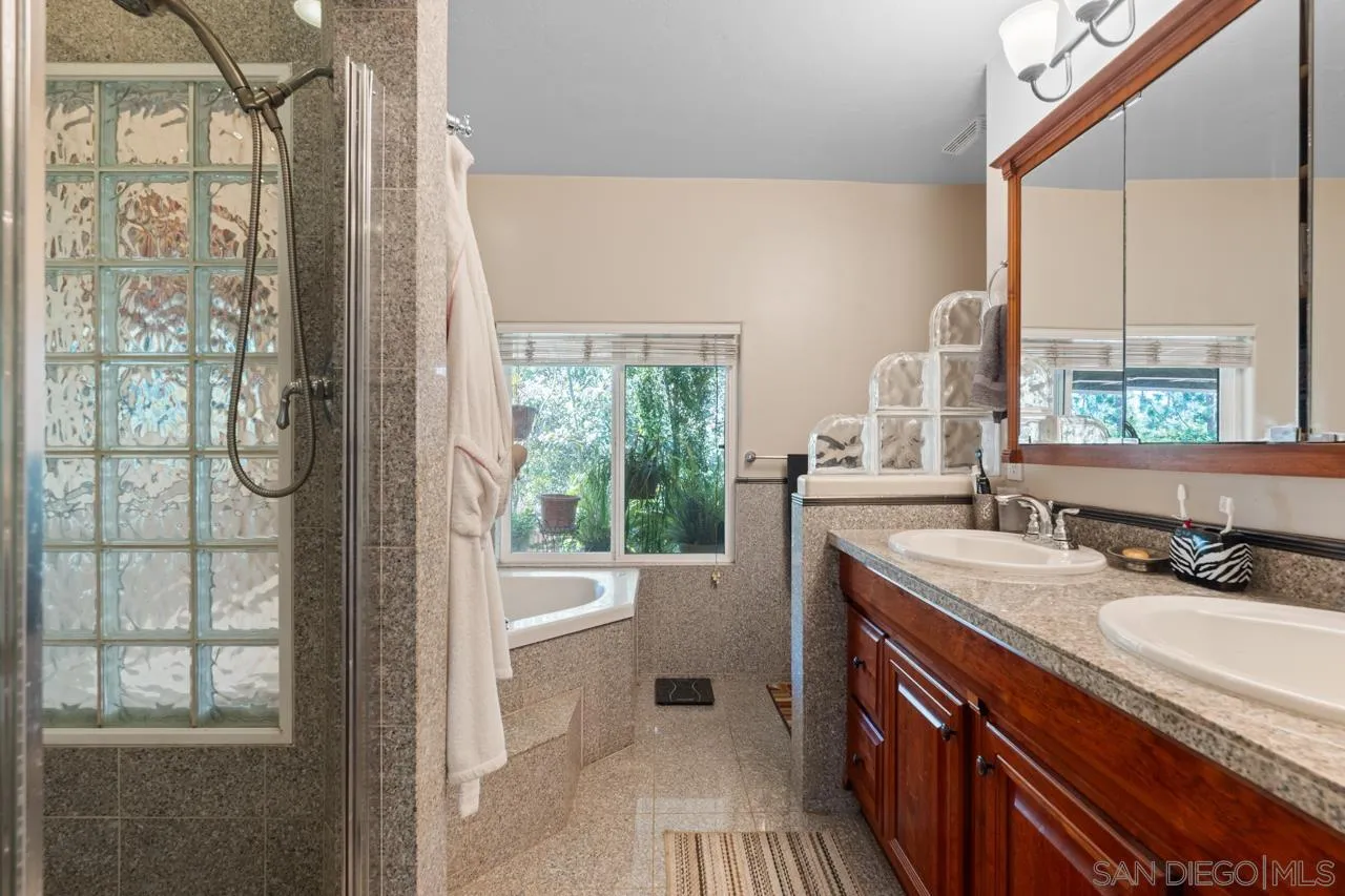 https://cdn.realtyfeed.com/cdn/127/260012406/1d00822267faf854de95819ba45d5020.webp