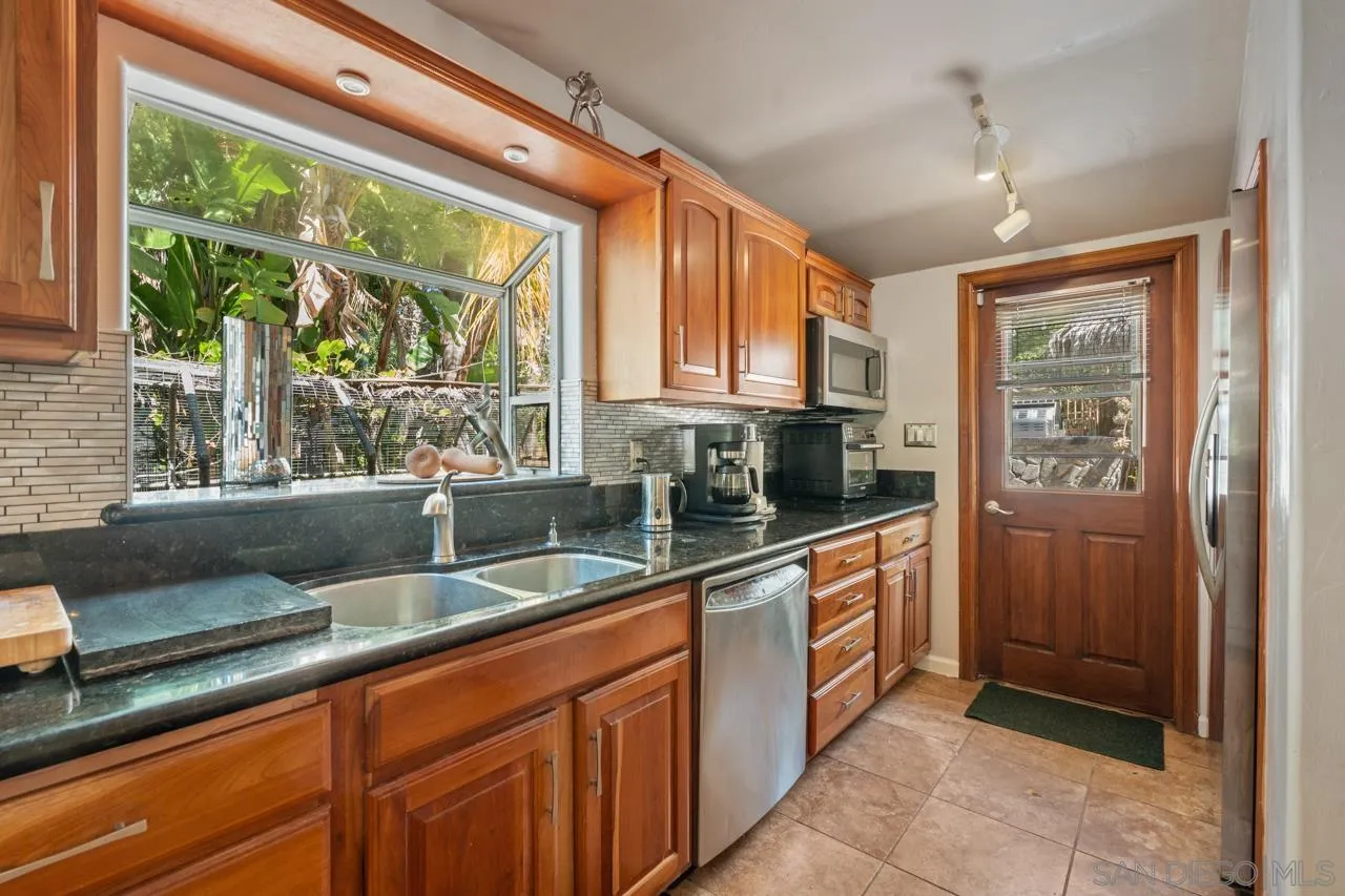 https://cdn.realtyfeed.com/cdn/127/260012406/312963875bb6780b29297ec393b317d6.webp