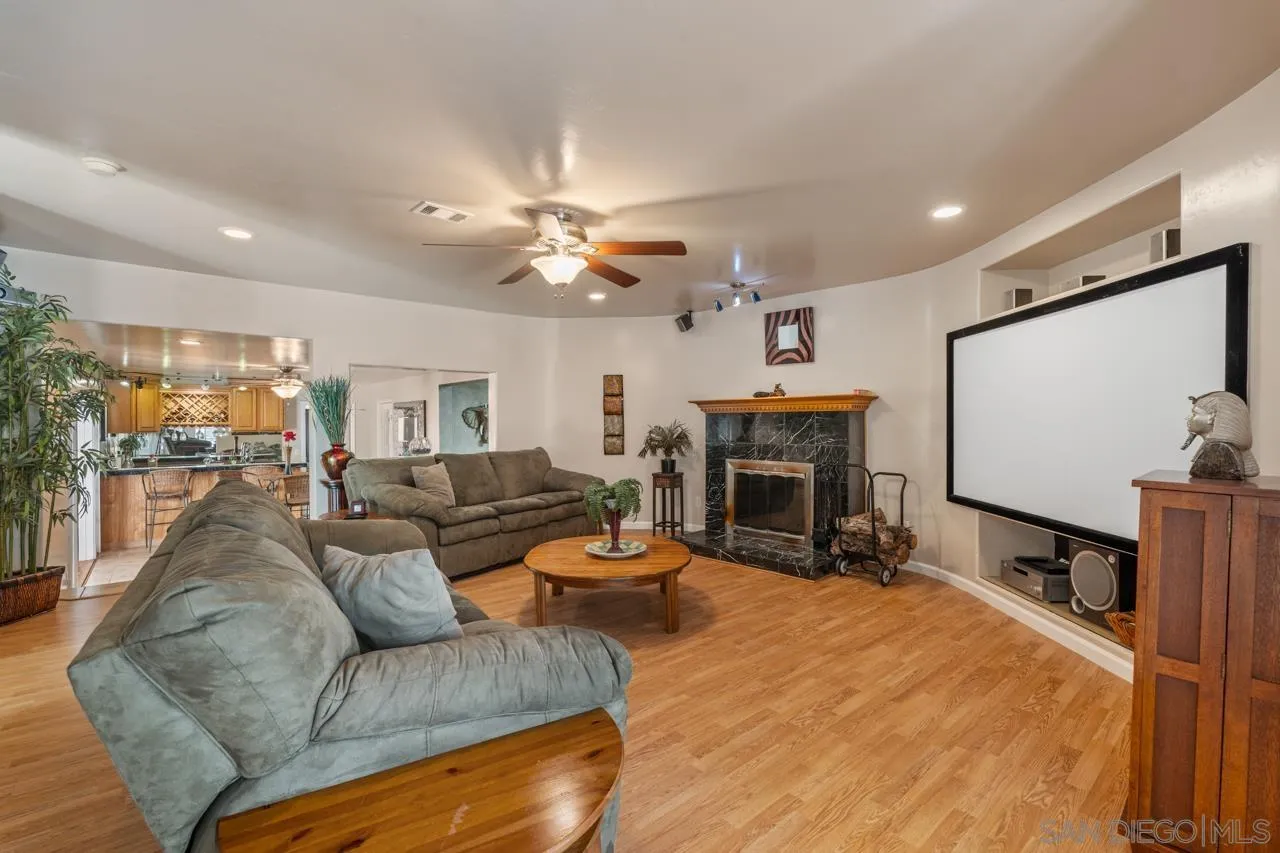https://cdn.realtyfeed.com/cdn/127/260012406/4bc4df8478f2d841f6b7e467d69c339c.webp