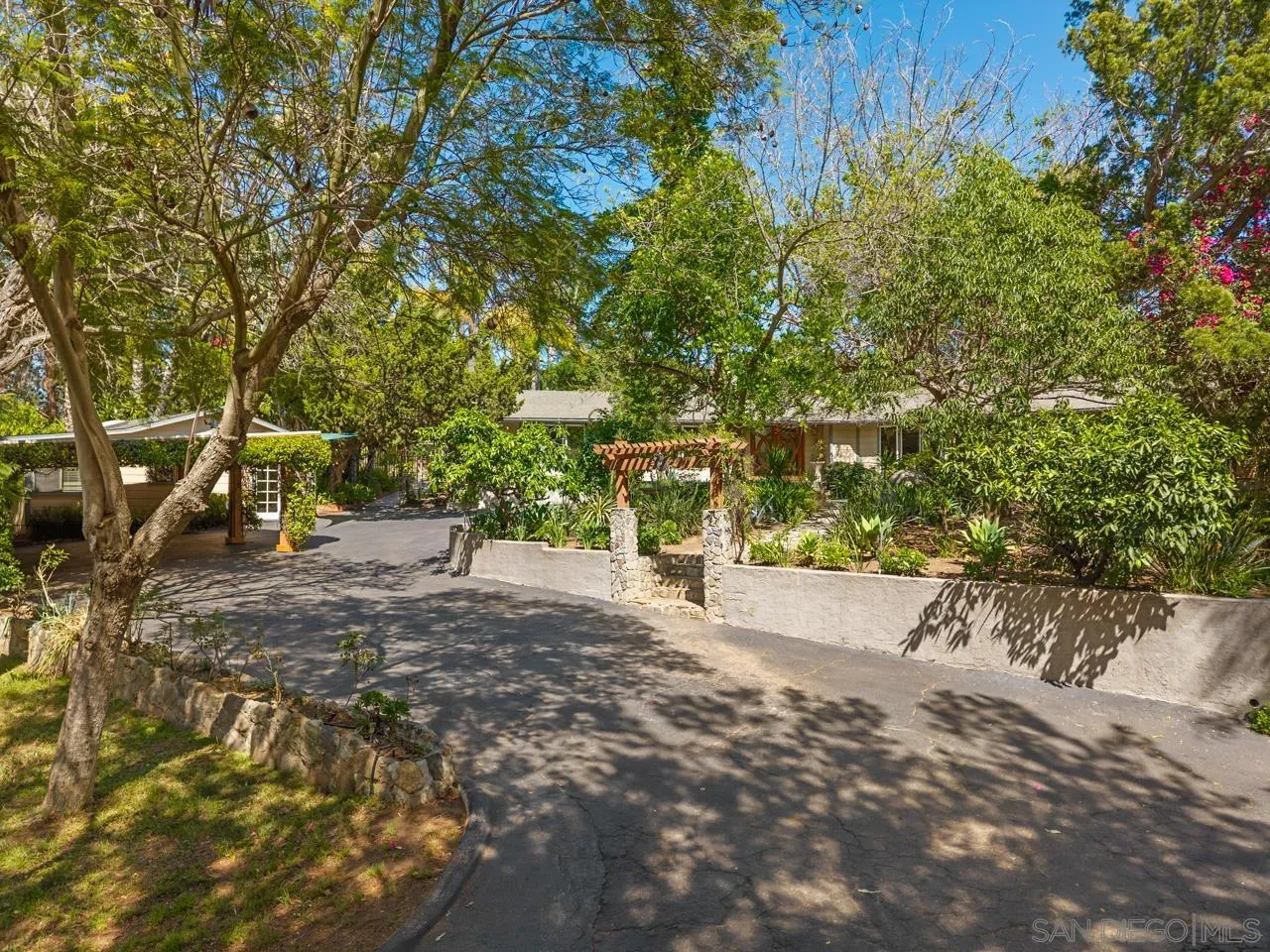 https://cdn.realtyfeed.com/cdn/127/260012406/729b19ac98982ff94074e24be512551f.webp