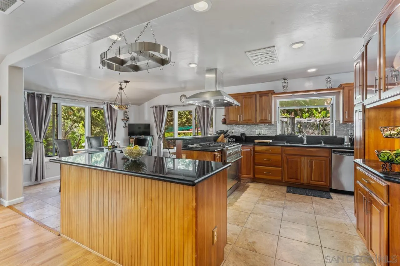 https://cdn.realtyfeed.com/cdn/127/260012406/871d707eff3a38dfa7aa07fe14fc5fd6.webp
