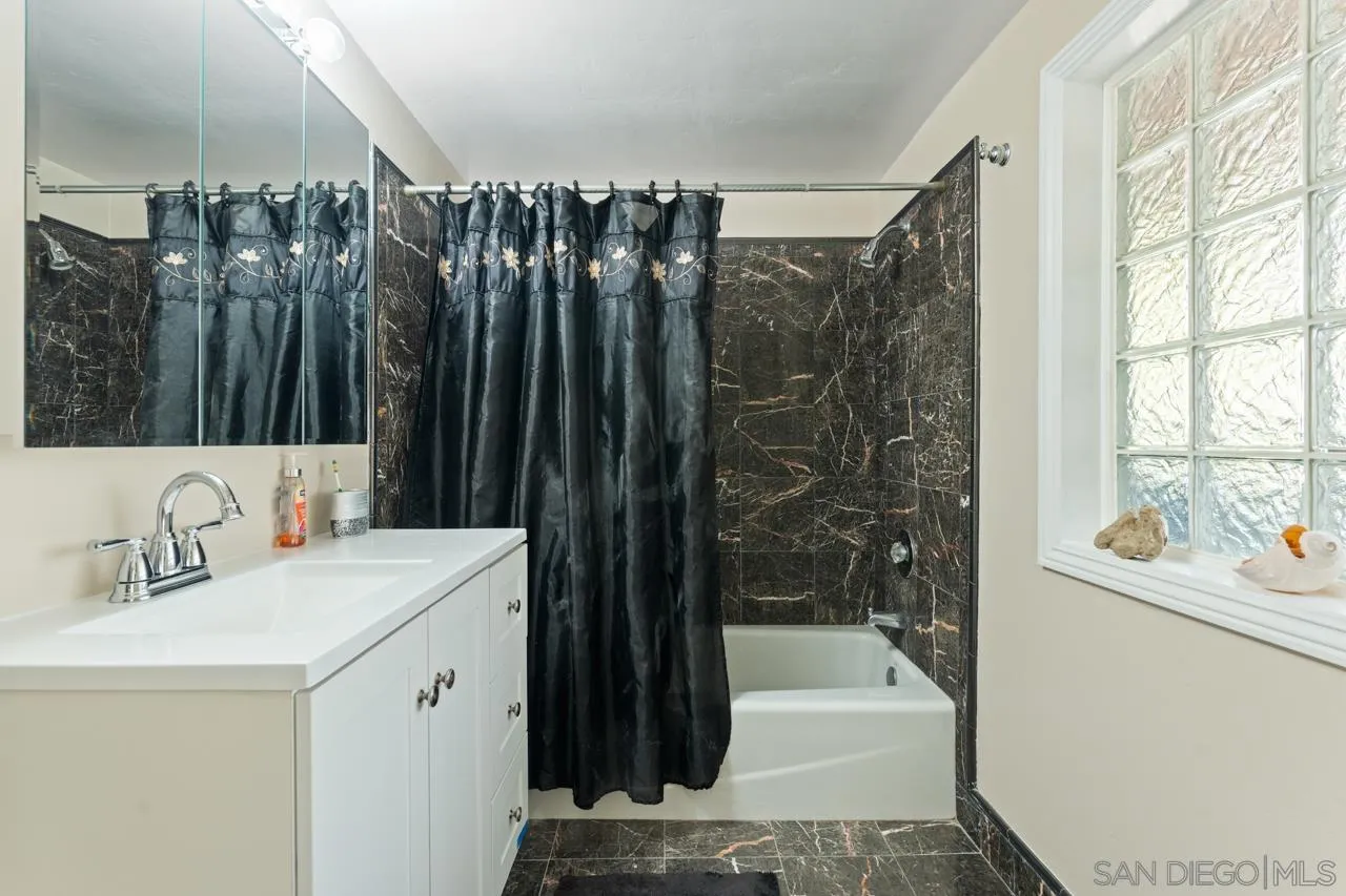 https://cdn.realtyfeed.com/cdn/127/260012406/a0b648e3070c300af658d3e3052525e7.webp