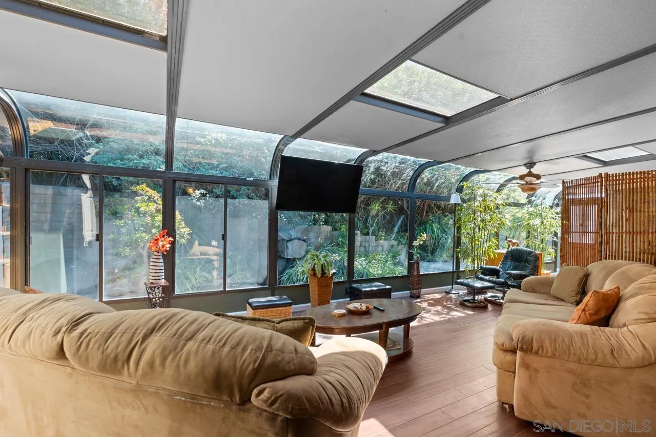 https://cdn.realtyfeed.com/cdn/127/260012406/a13f6e2f59190a3da687b6f76592395a.webp
