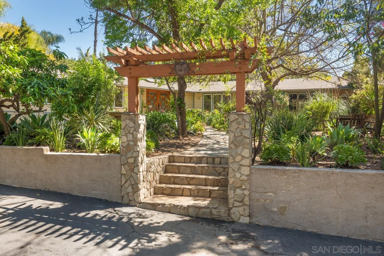 https://cdn.realtyfeed.com/cdn/127/260012406/abaedf9aa5a0345fffb62b4995d14fab.webp