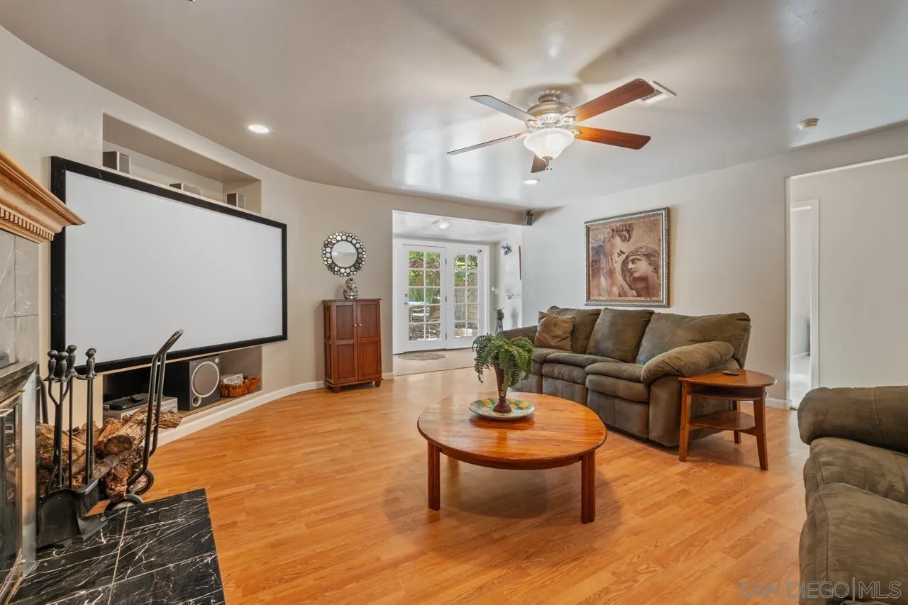 https://cdn.realtyfeed.com/cdn/127/260012406/e24342e8e4a2bec76c127a8f468ae9f0.webp