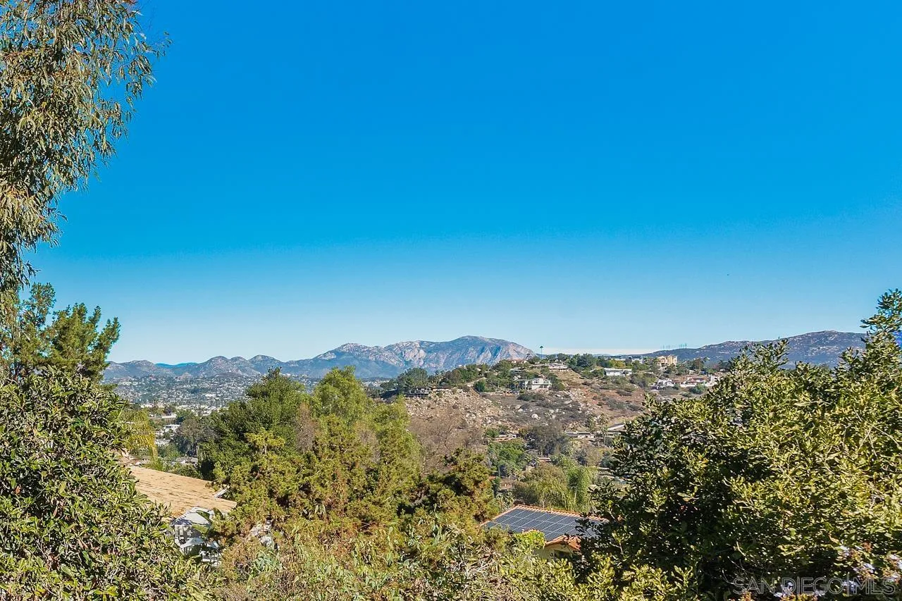 https://cdn.realtyfeed.com/cdn/127/260012407/c60e576823e906ada21ac6a3ec6e0be7.webp