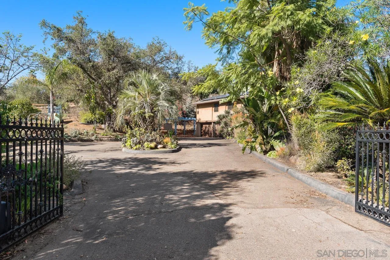 https://cdn.realtyfeed.com/cdn/127/260012407/c9cc030995cb9b13b84fe3fa91e2793e.webp