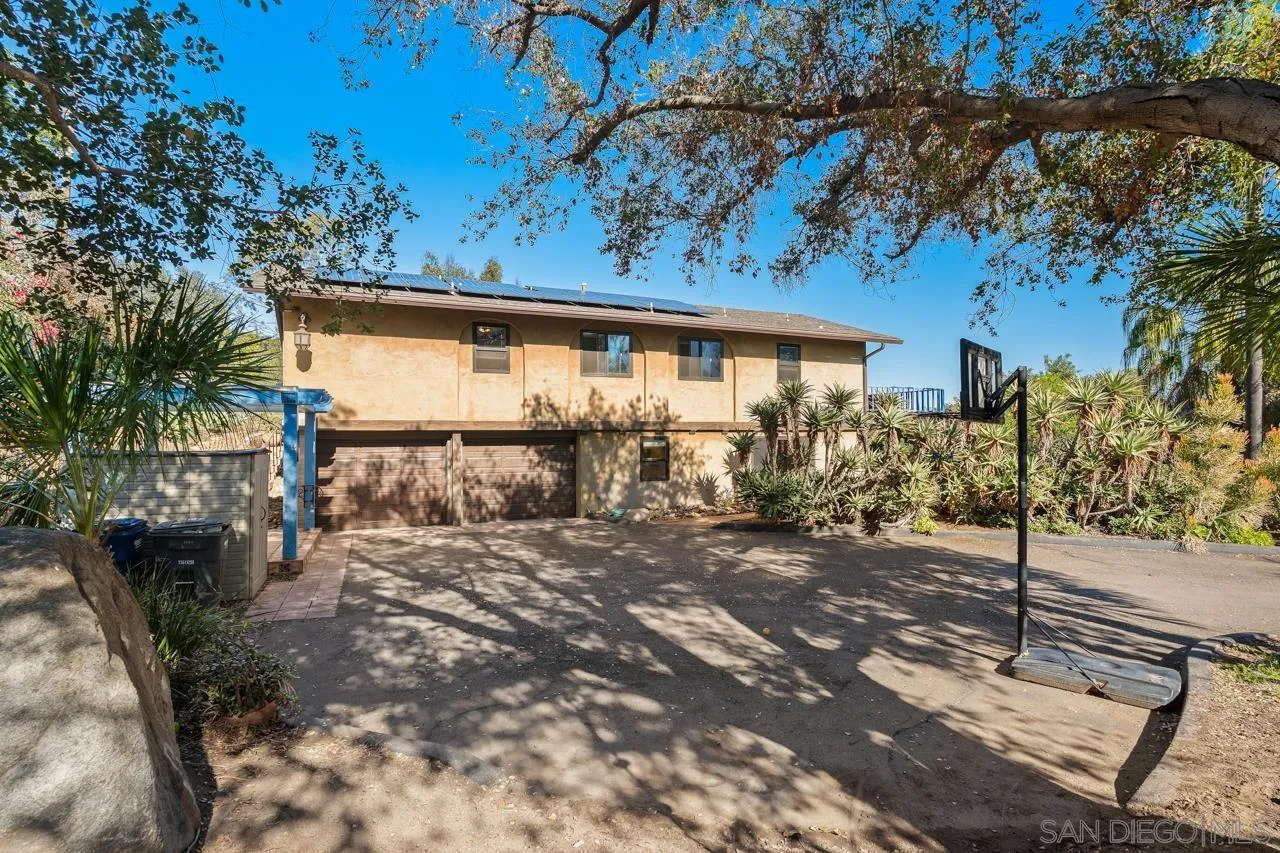 https://cdn.realtyfeed.com/cdn/127/260012407/f508ef94f7f640a30f625c3c7fa75ab4.webp