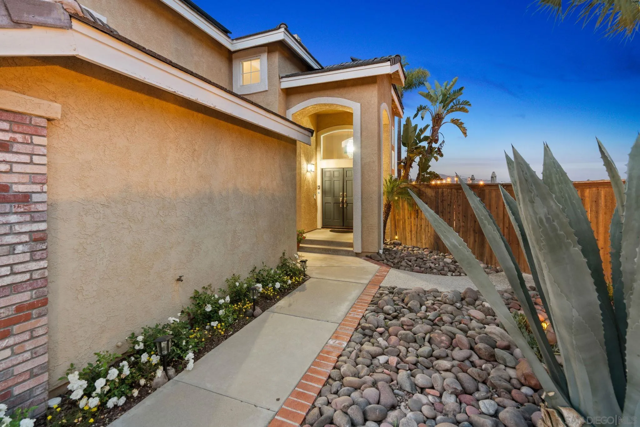 https://cdn.realtyfeed.com/cdn/127/260012412/07f146b5fd8d751278f93e8c44c34c64.webp